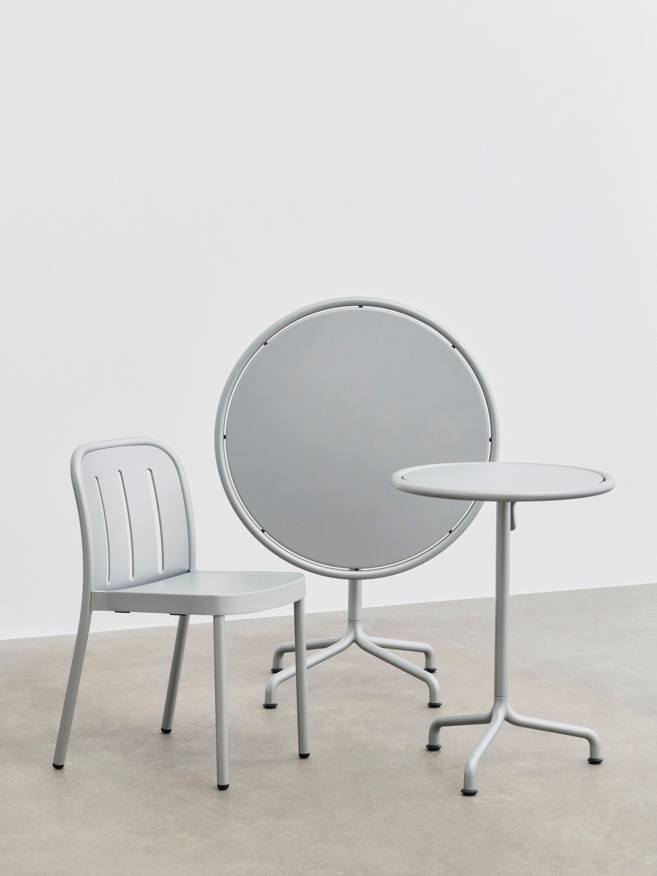 Deville Table Silver grey powder co