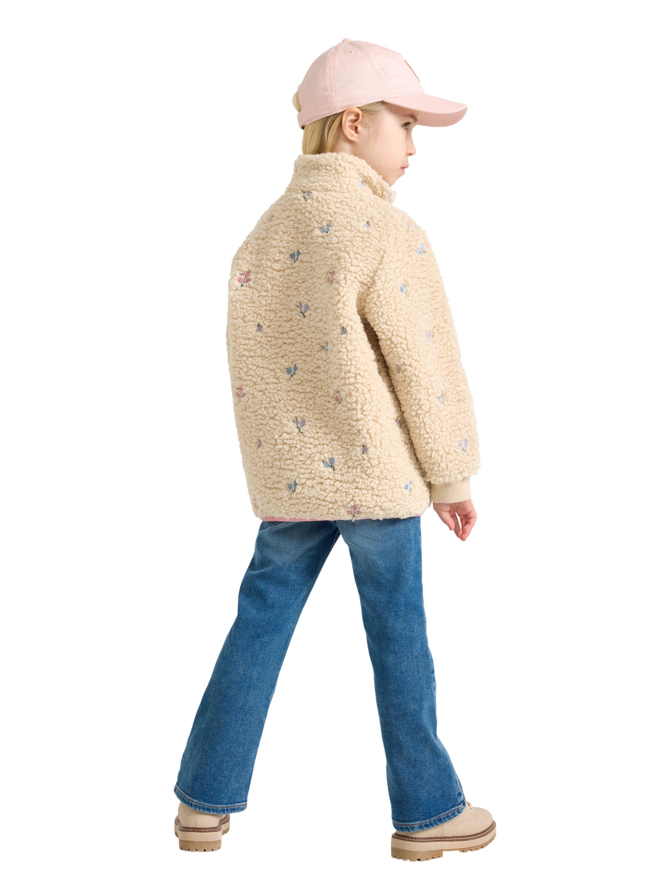 A warm and cosy pile jacket with si