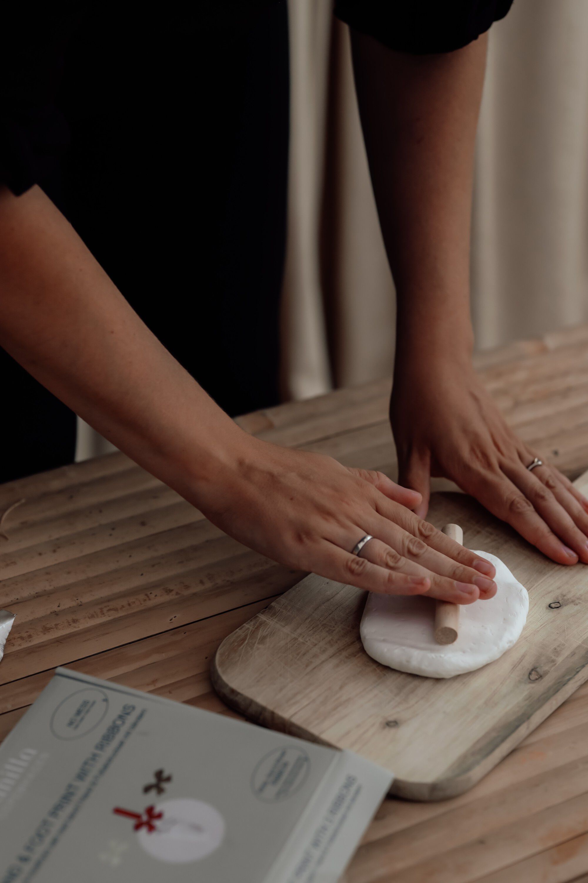 H&aring;nd og fodaftryk - Ler oph&aelig;ng