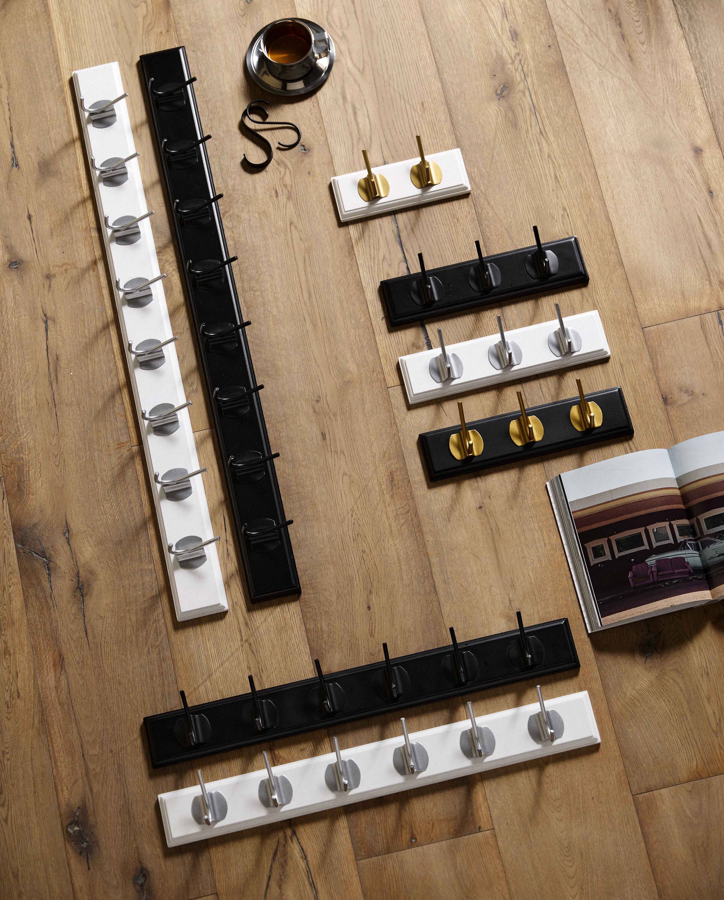 EDGY coat rack, 8 hooks - black w. black finish