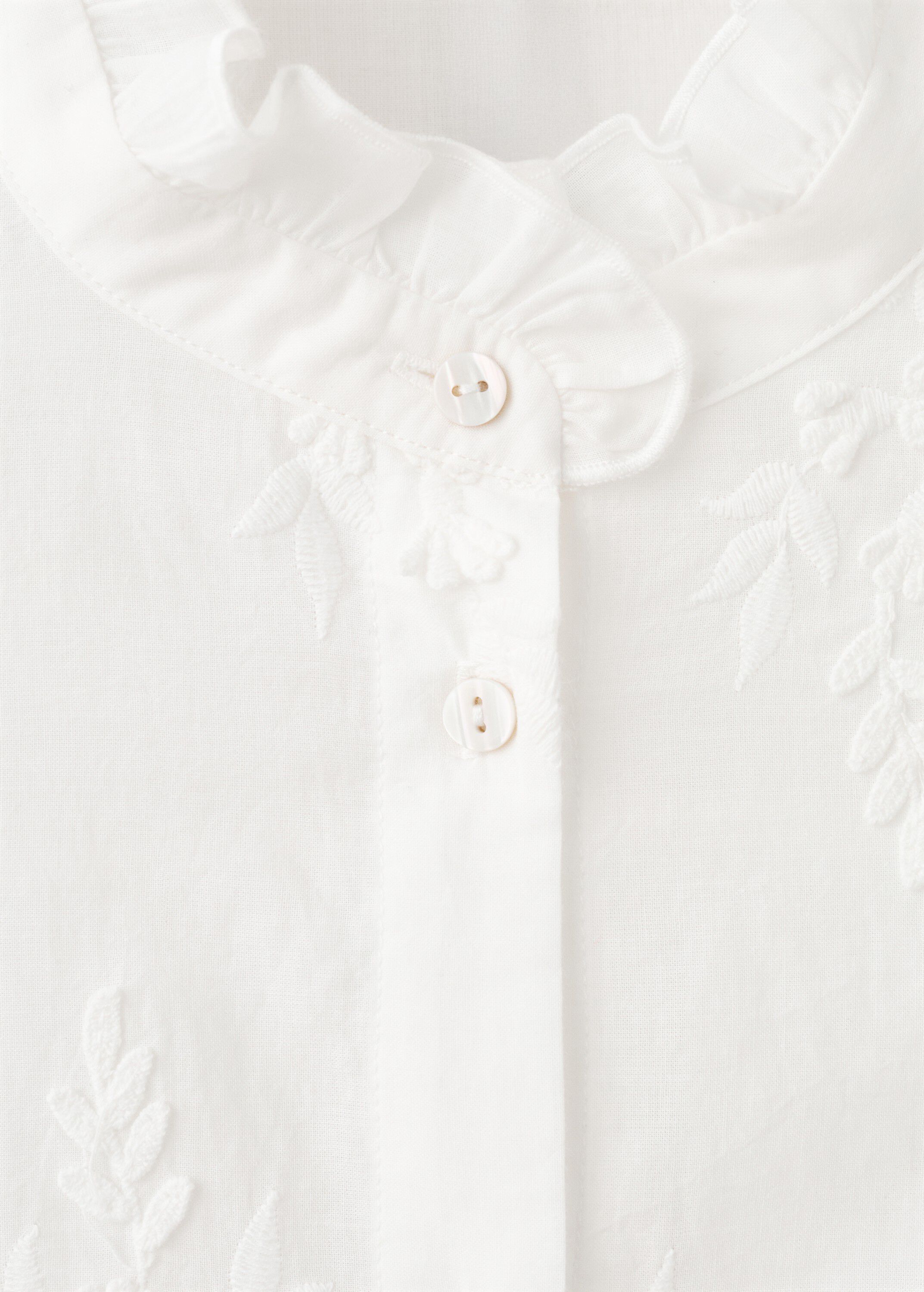 Floral embroidery blouse
