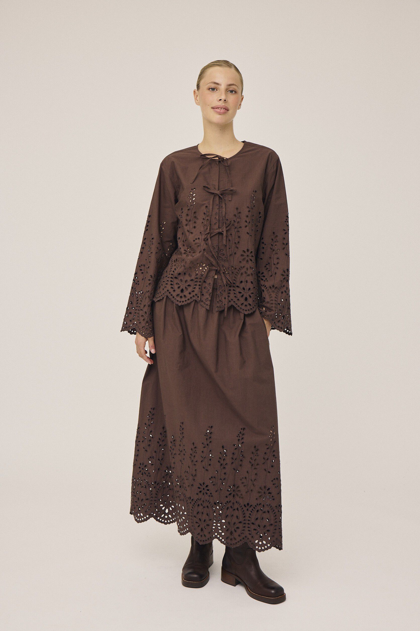 Asta 20 Lang&aelig;rmede bluse med bindedetalje - 100% &Atilde;kologisk bomuld GOT