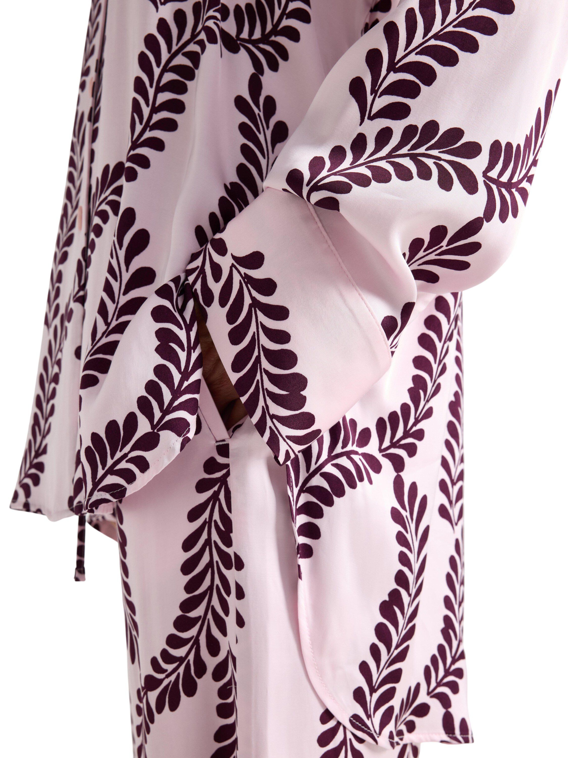 Let lang&aelig;rmet skjorte med en lidt l