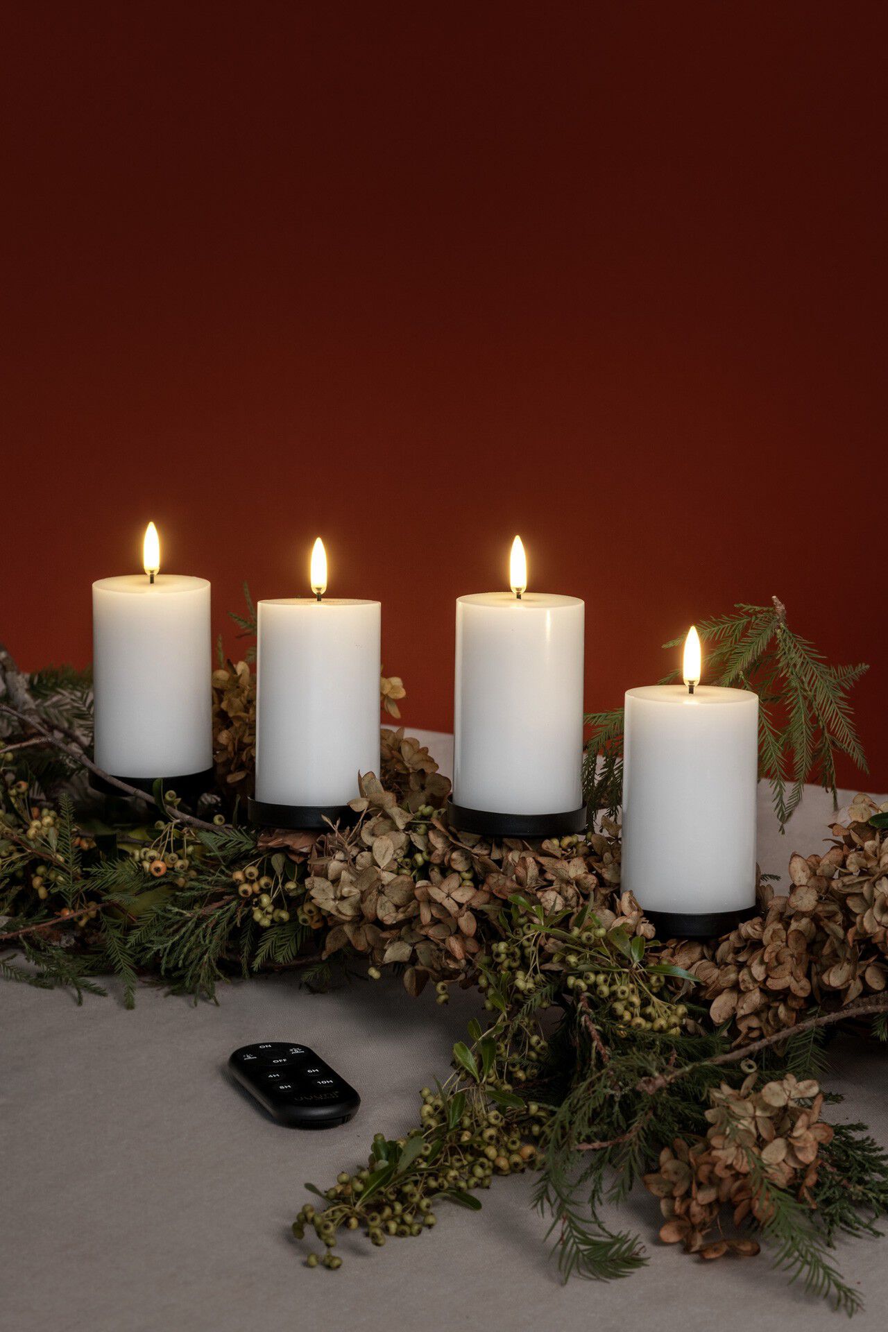 Giftbox w. spike, remote, LED pillar candle, Nordic white, Smooth, 4-p