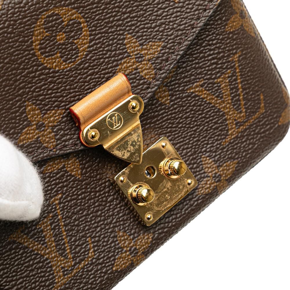 Louis Vuitton Shoulder Bags