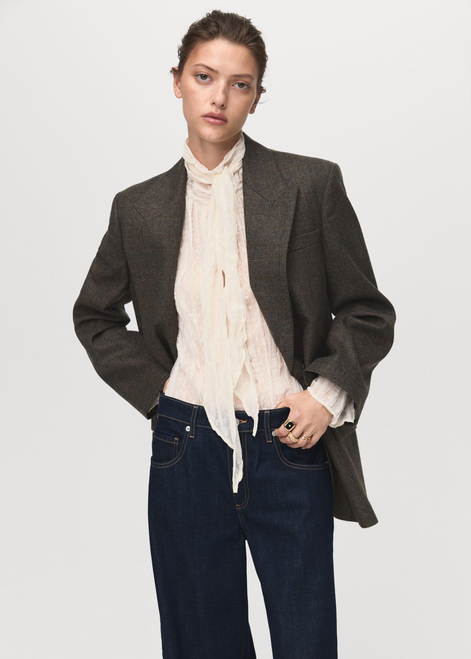 Low-rise wide-leg jeans