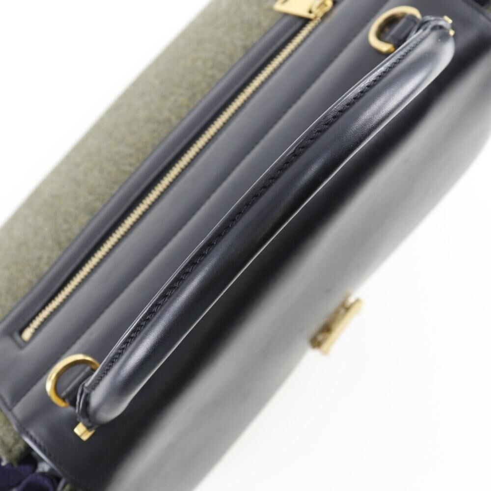 C&eacute;line Trap&egrave;ze