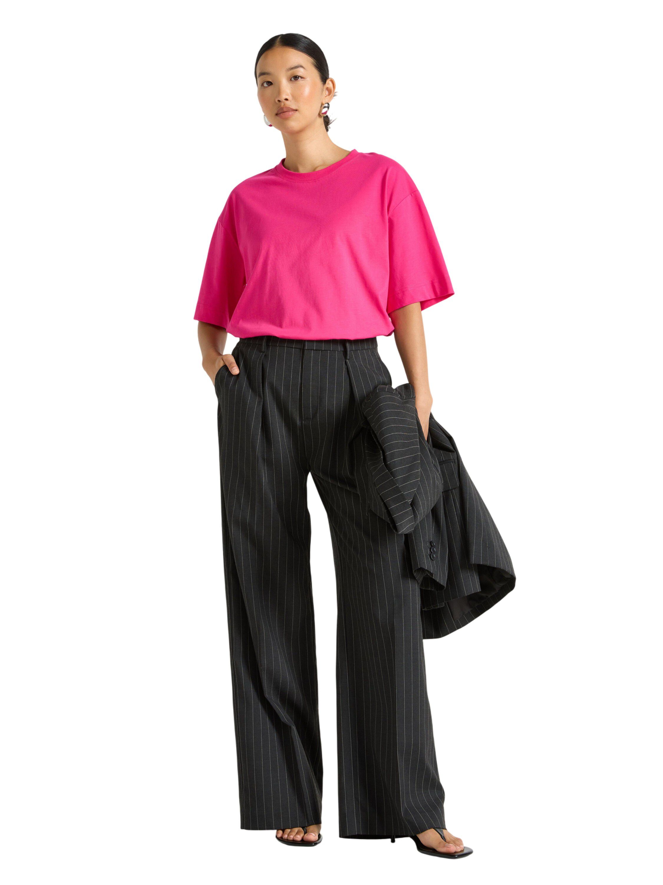 Comfy, stylish t-shirt with an over