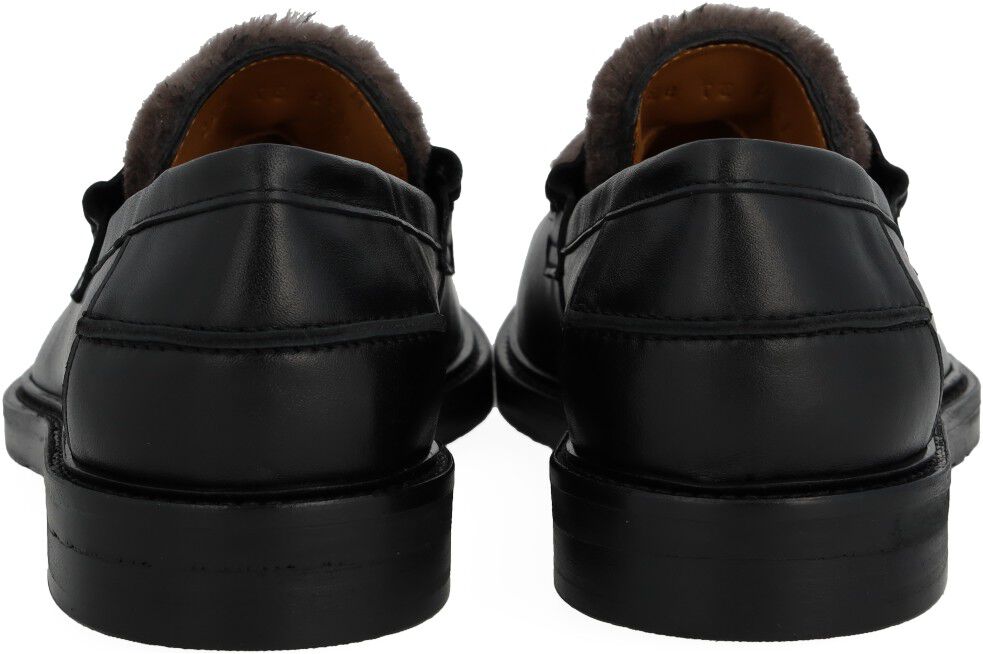 Penny loafer med bl&oslash;d pelsdetalje