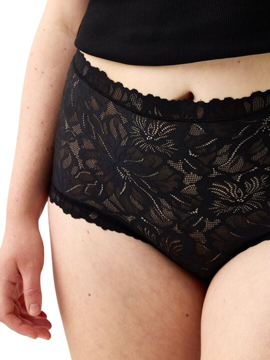 Briefs in soft and comfy lace with