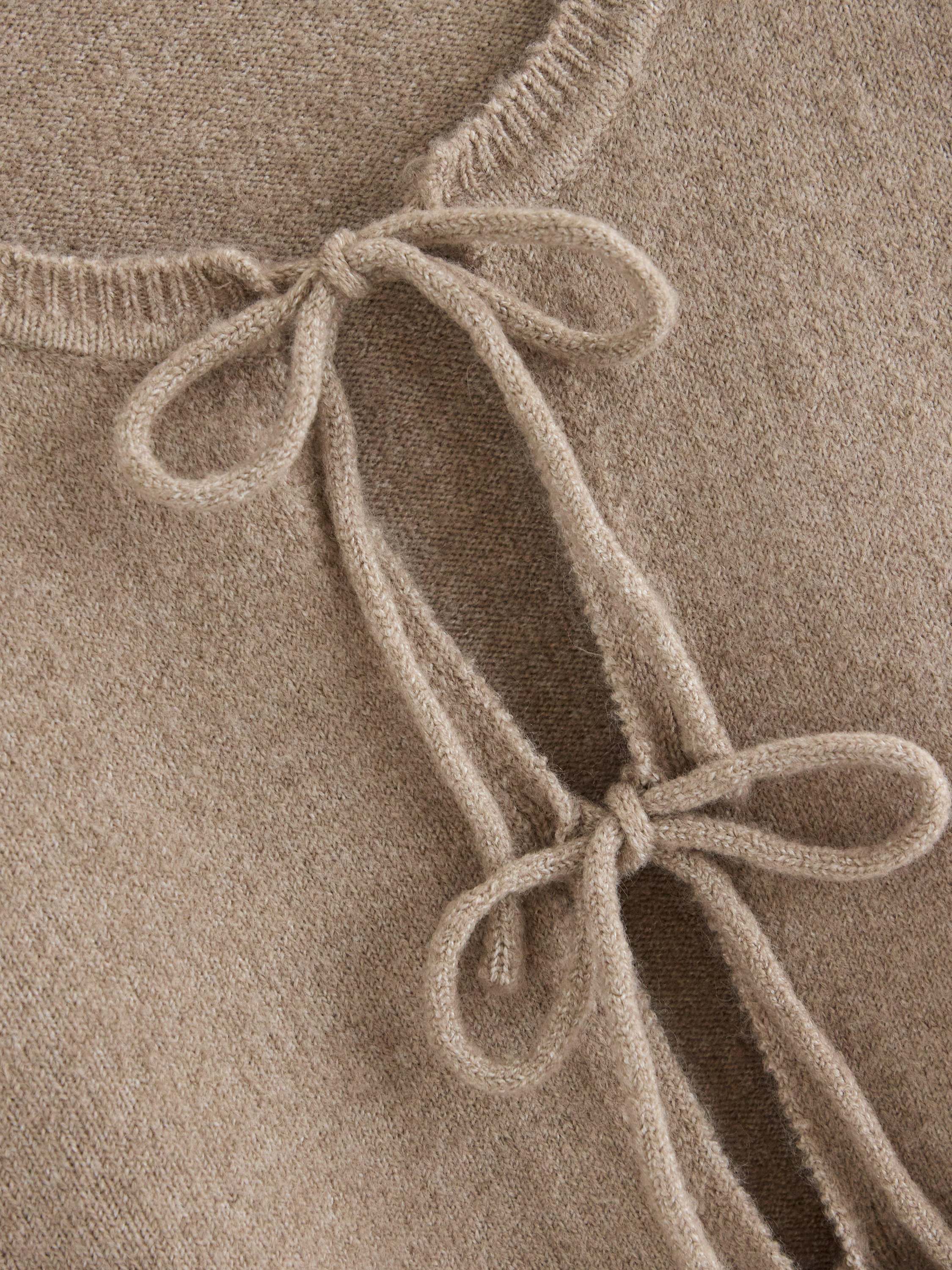 Myk, strikket cardigan med rund hal