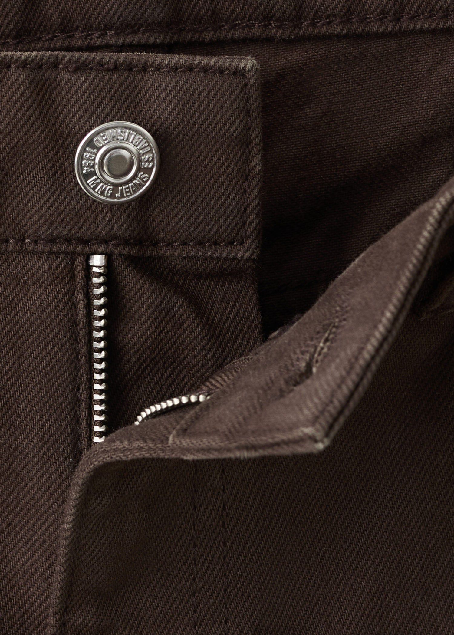 Straight-cut bermuda shorts with fr