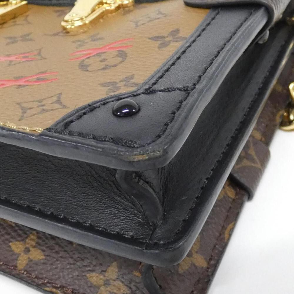 Louis Vuitton Shoulder Bags