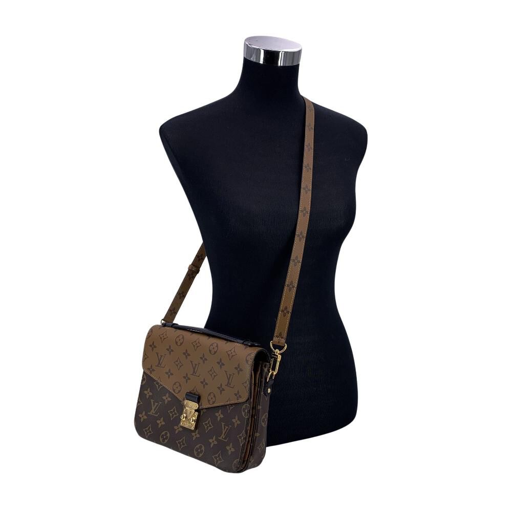 Louis Vuitton Shoulder Bags