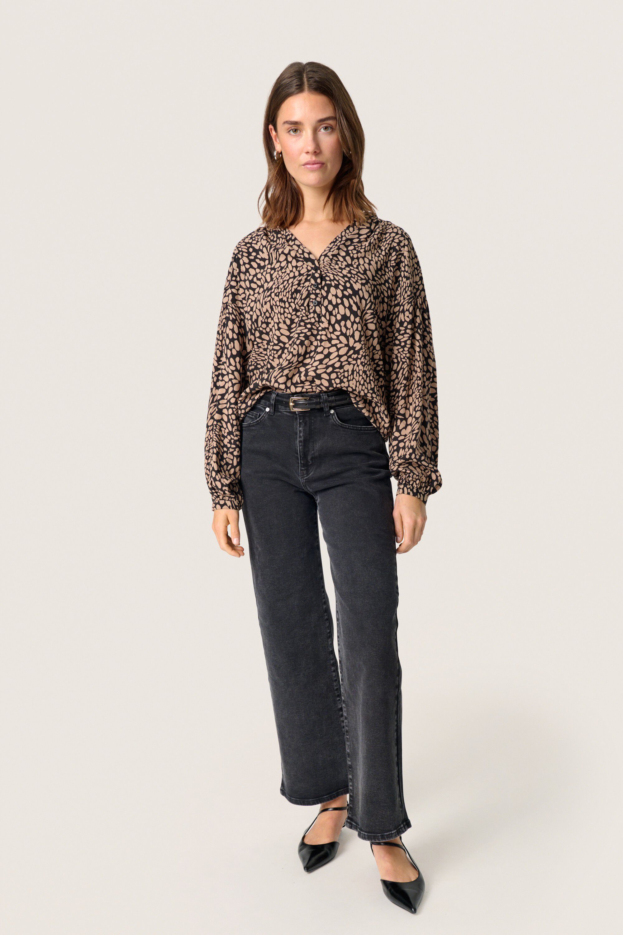 SLNaya Kensie Blouse