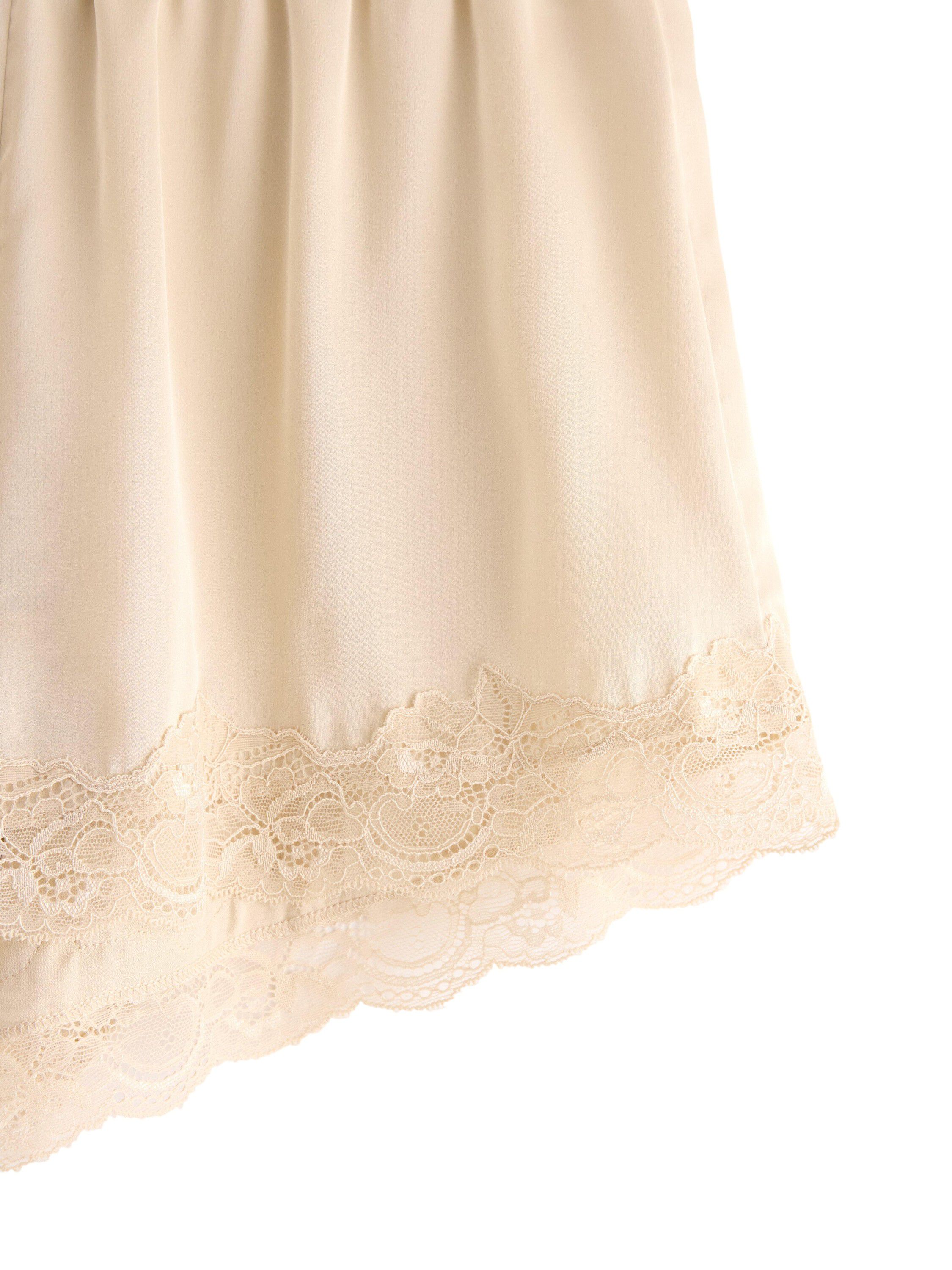 Soft pyjama shorts in satin with la