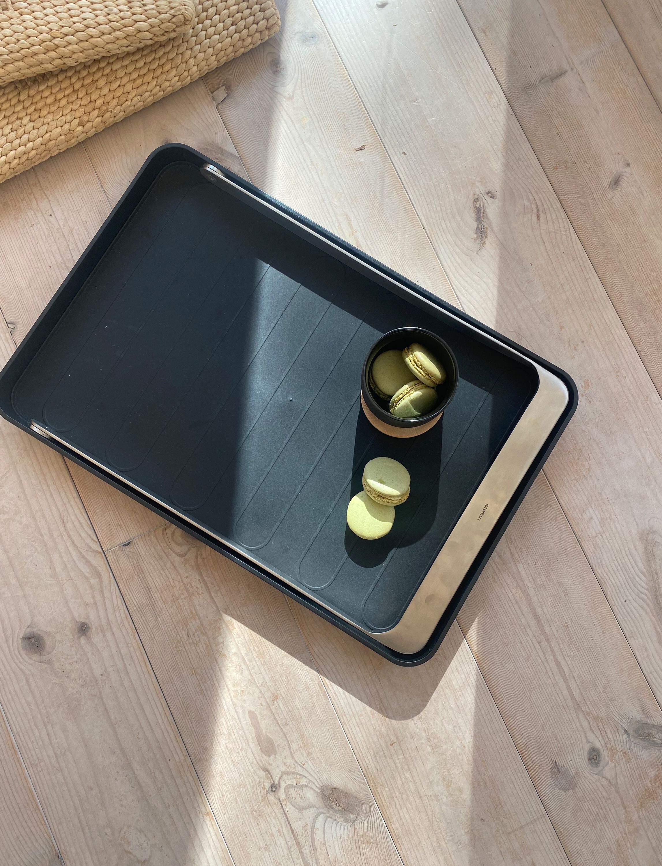 Take Away bricka black