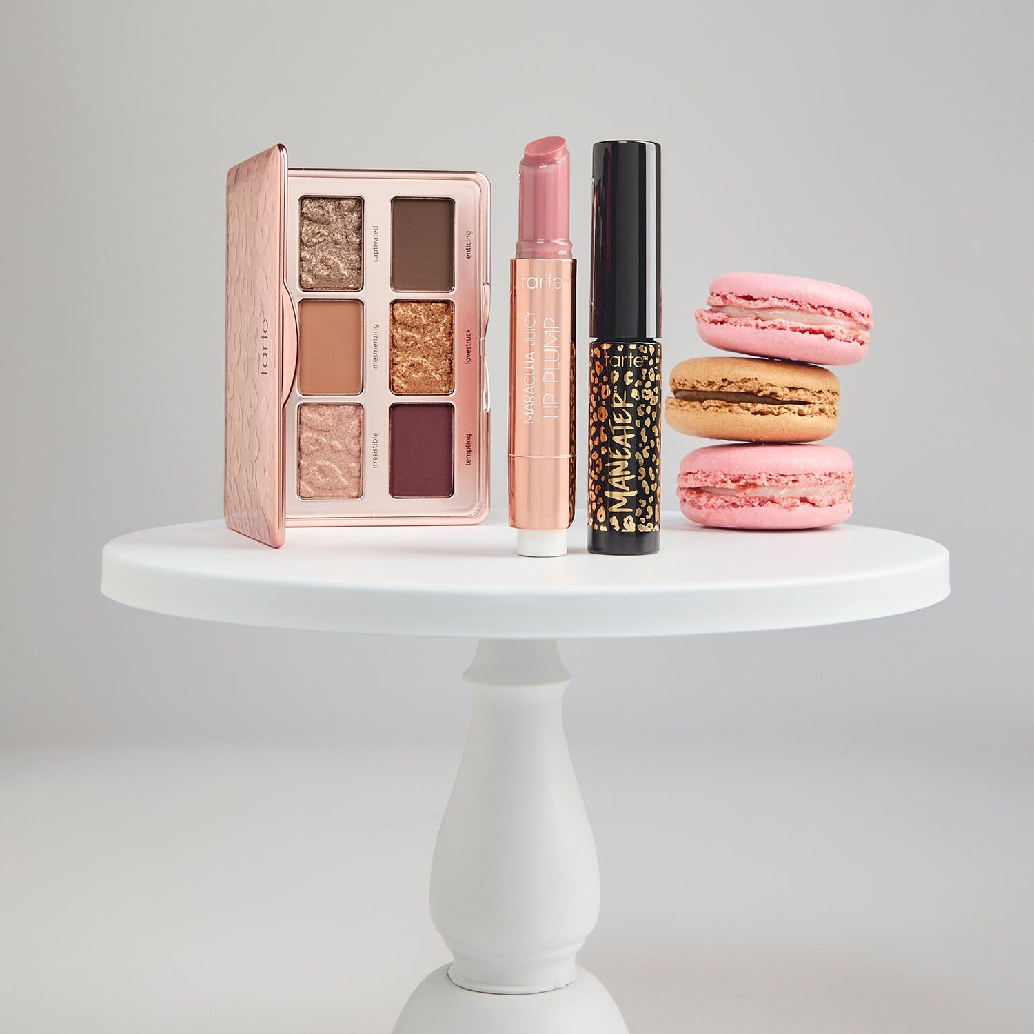 maneater plumped up travel must-haves - Sminkset