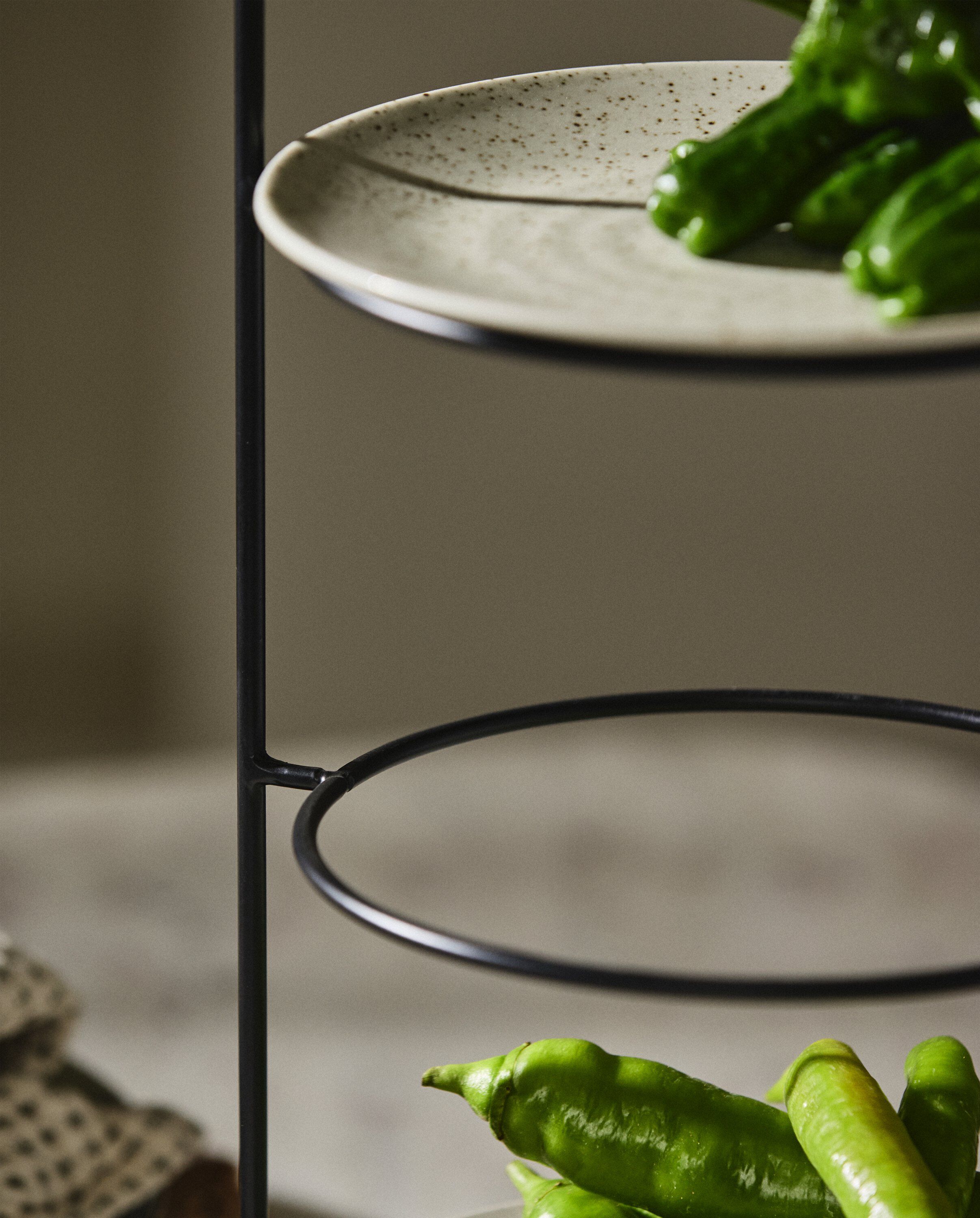 PRIMULA serving stand - black