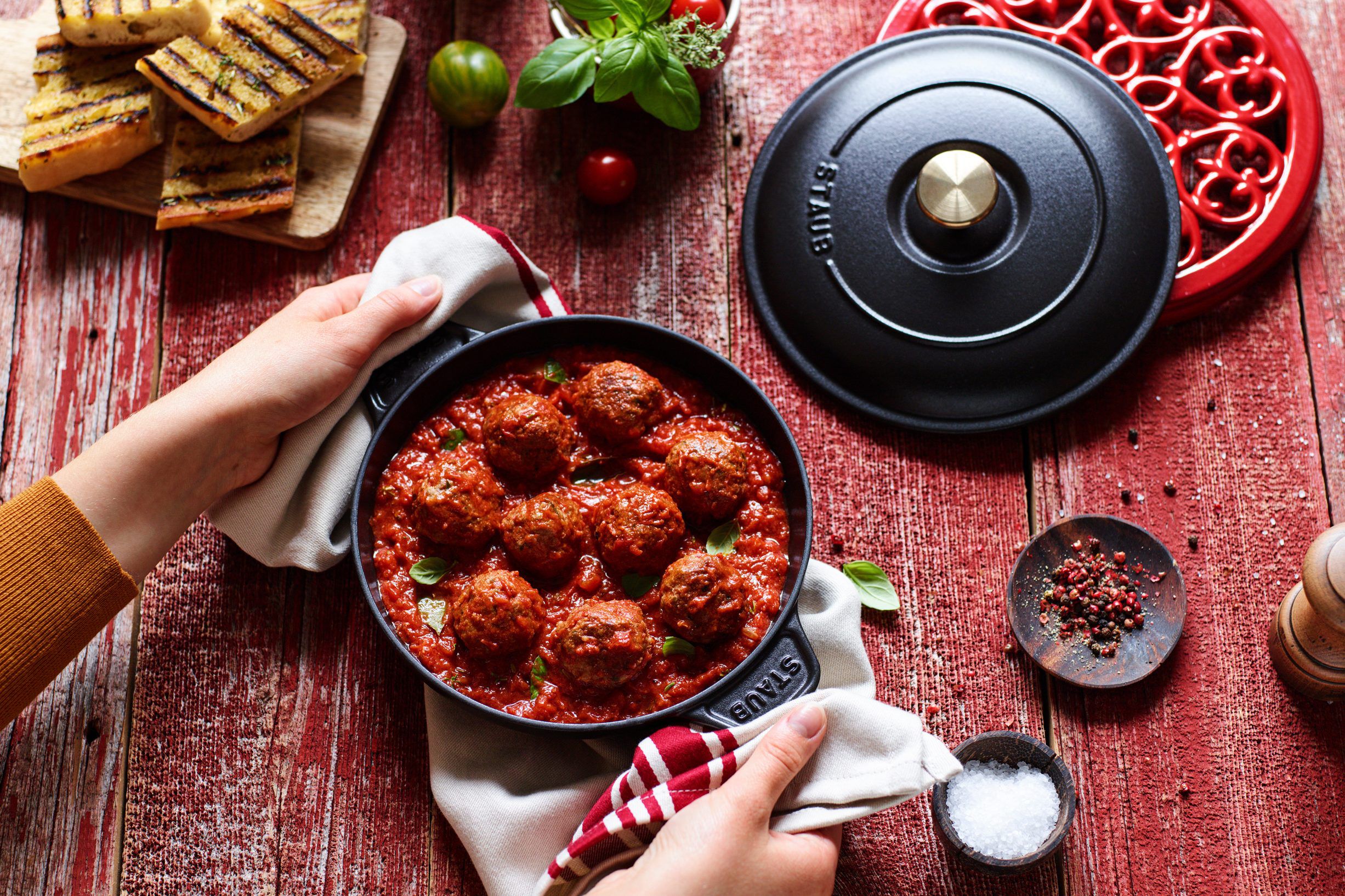 Specialities 20 cm, Ugnsform med lock, Svart