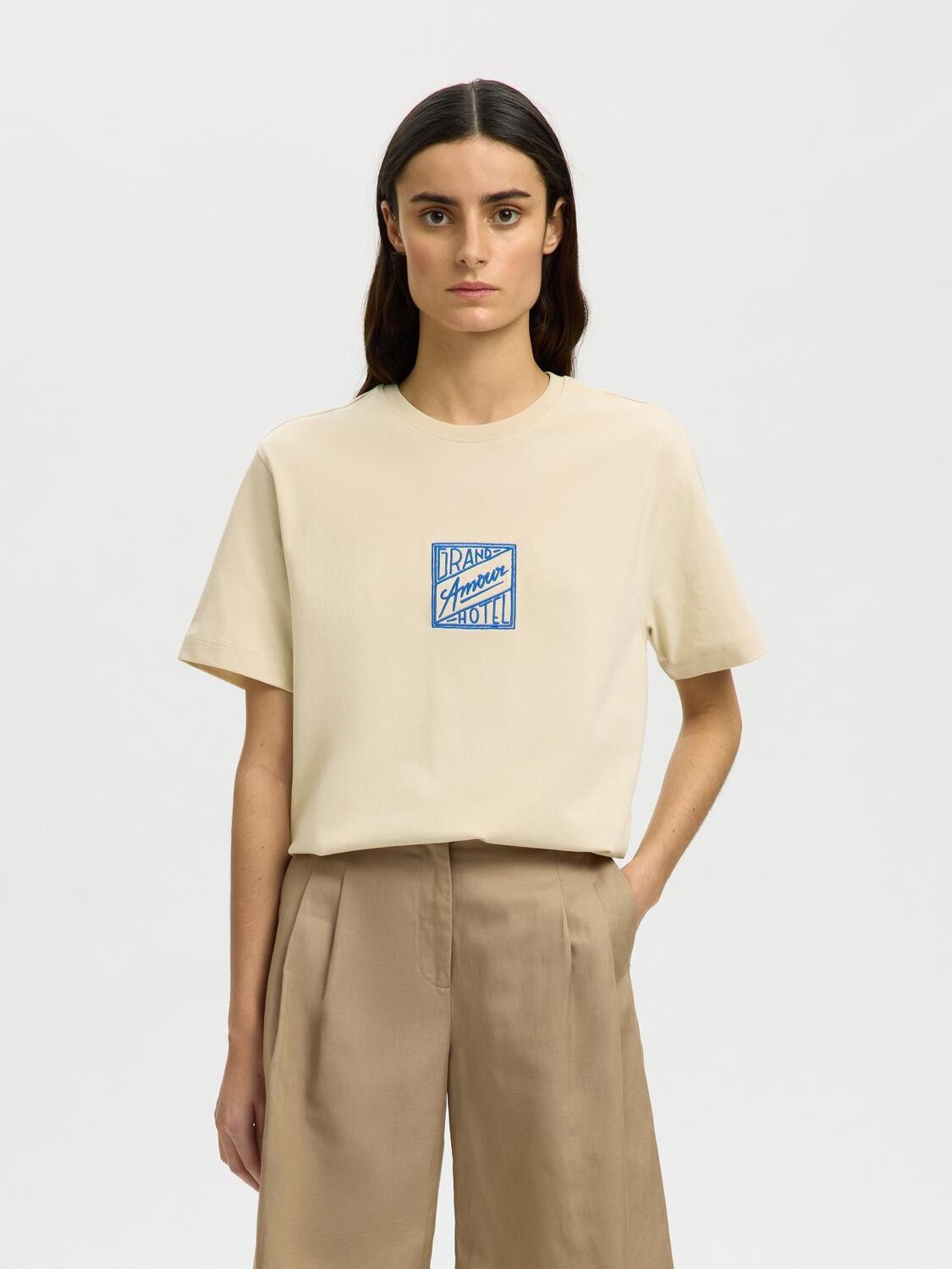 SLFRELAXED BROOK SS HOTEL AMOUR TEE