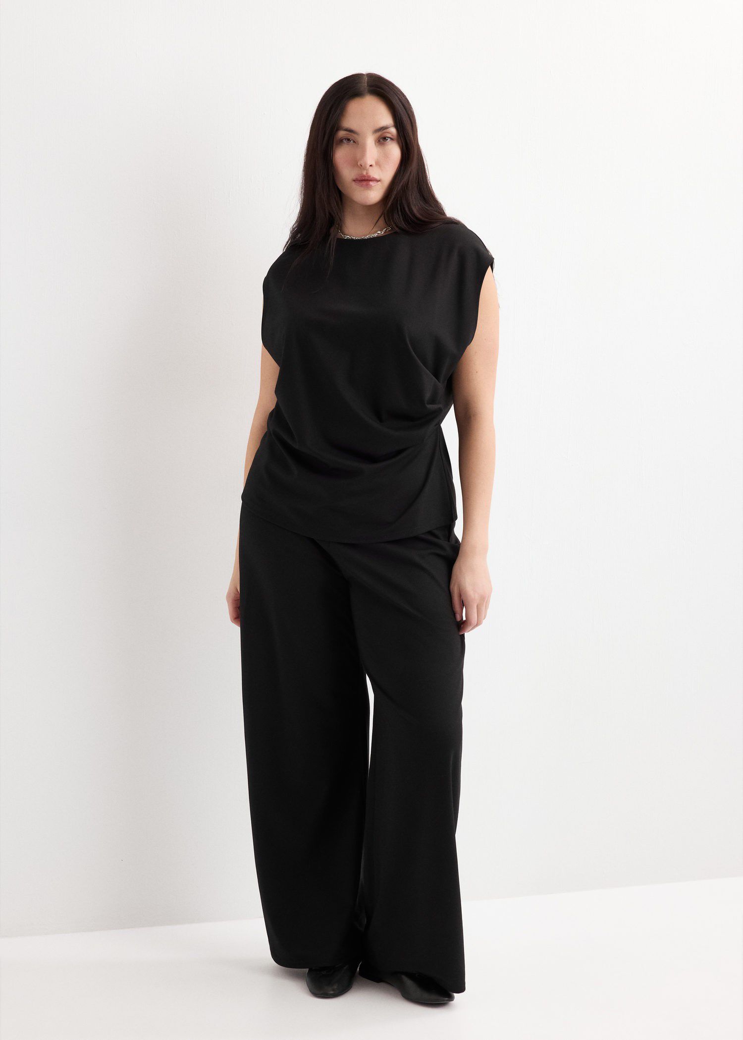 Straight-fit trousers with elastic