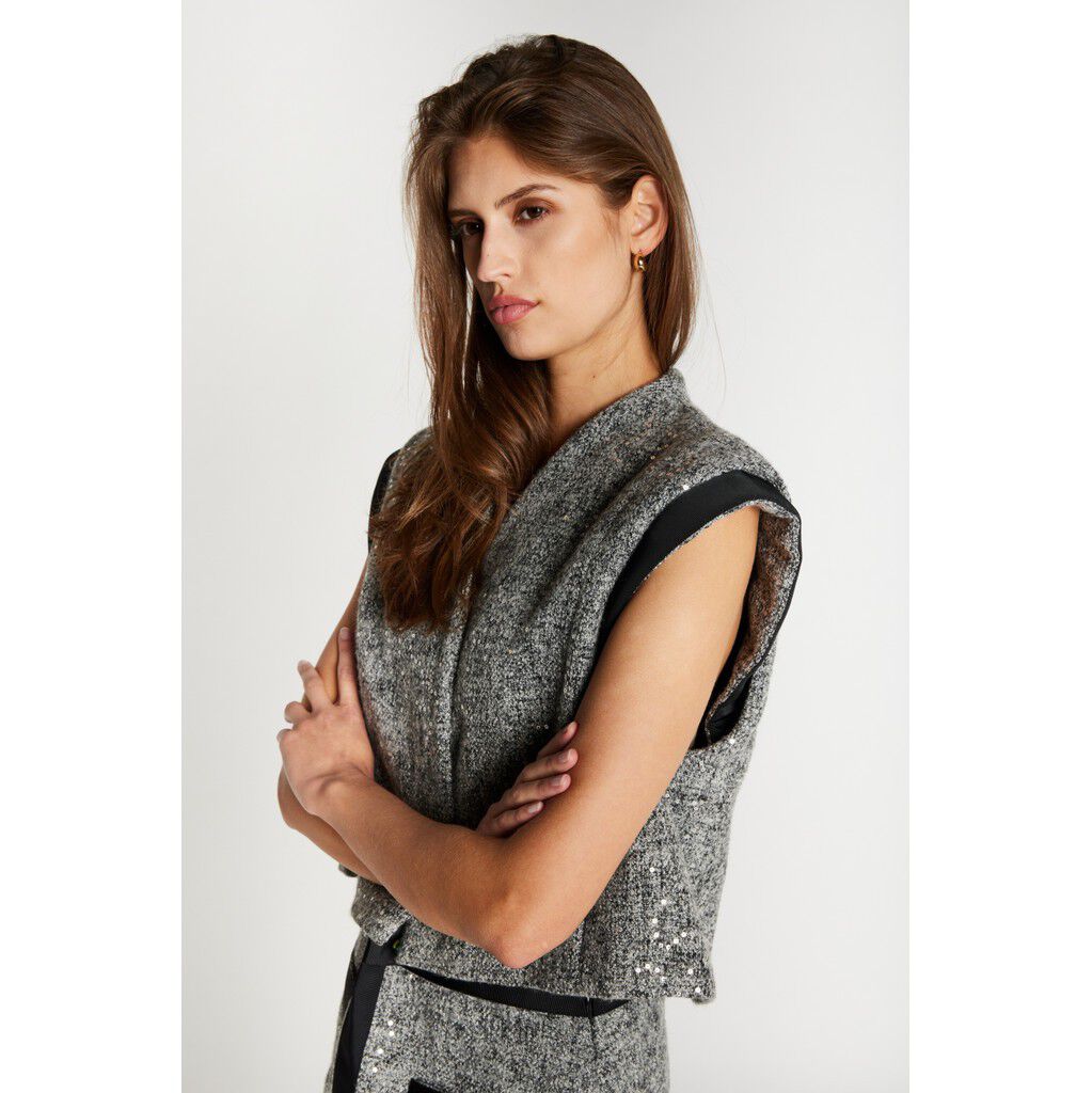 RhytisBBSila vest