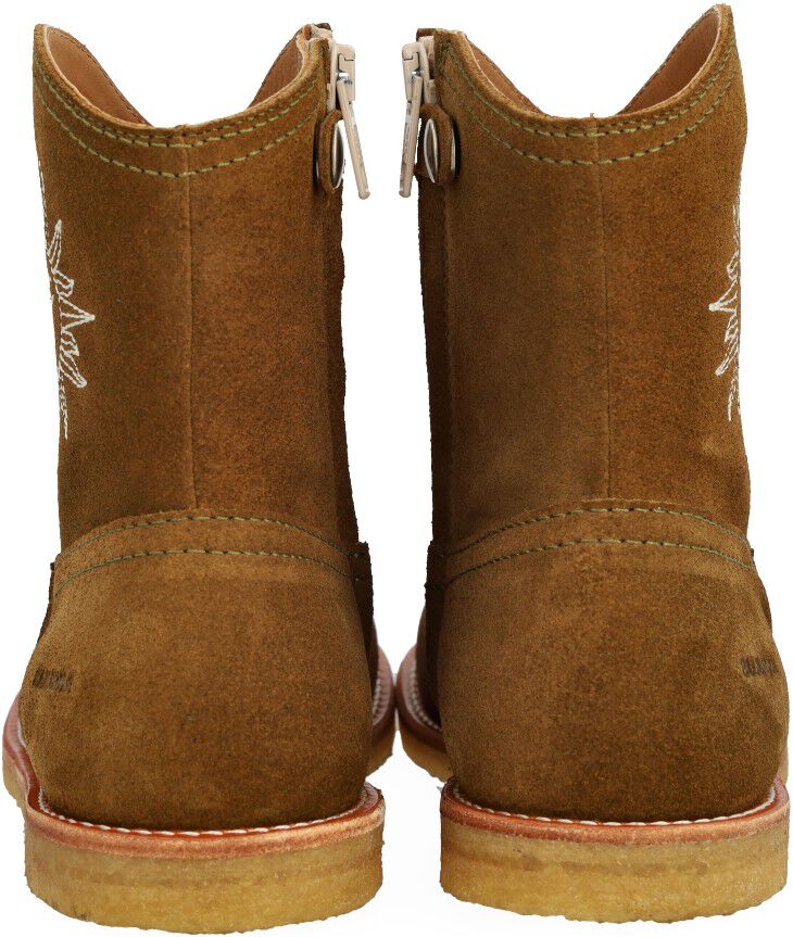 Cowboy st&oslash;vle med sol- og m&aring;nebrode