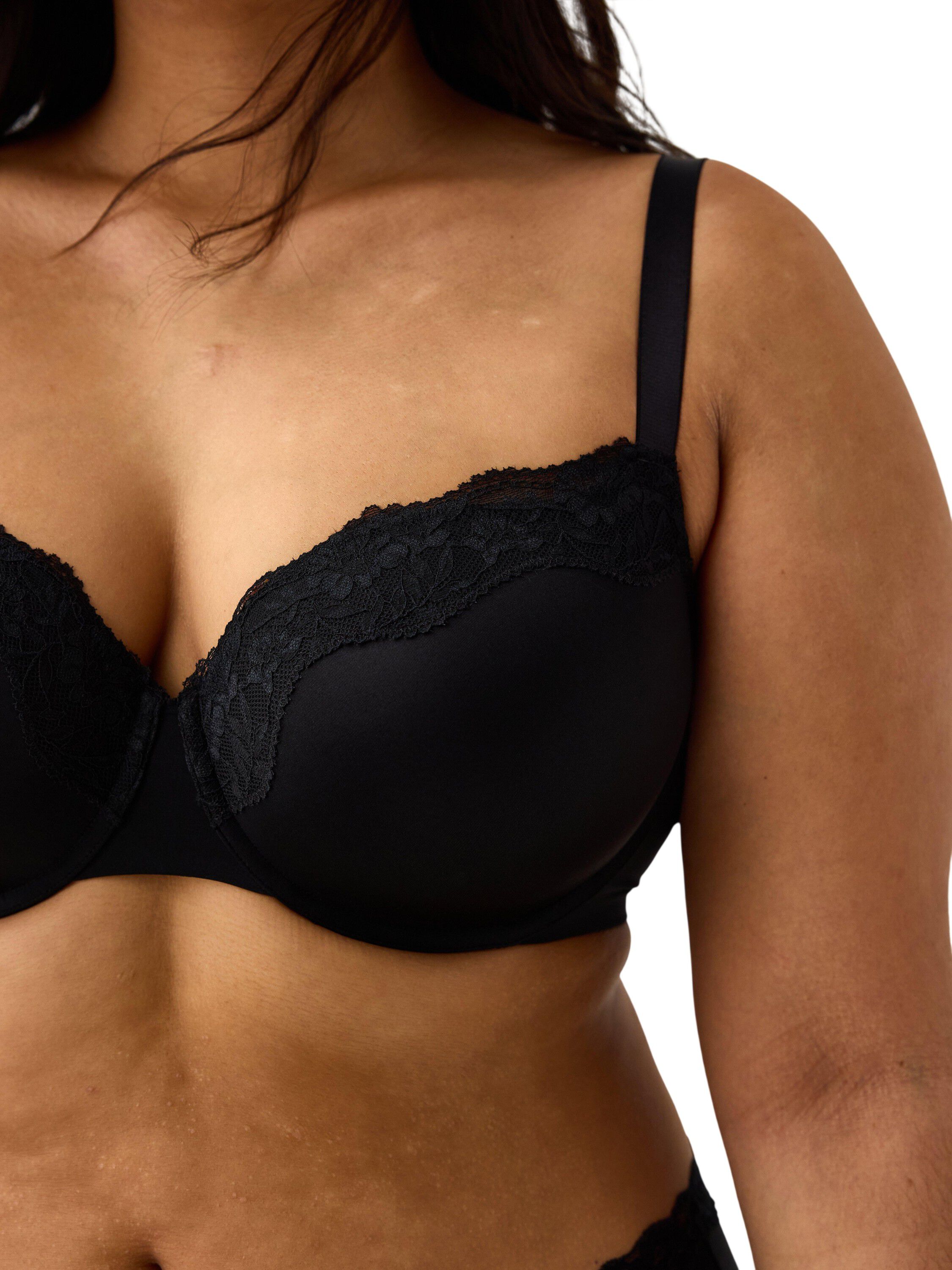 En bekv&auml;m balconette-bh med fin spe