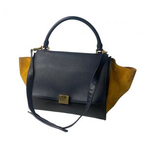 C&eacute;line Trapeze