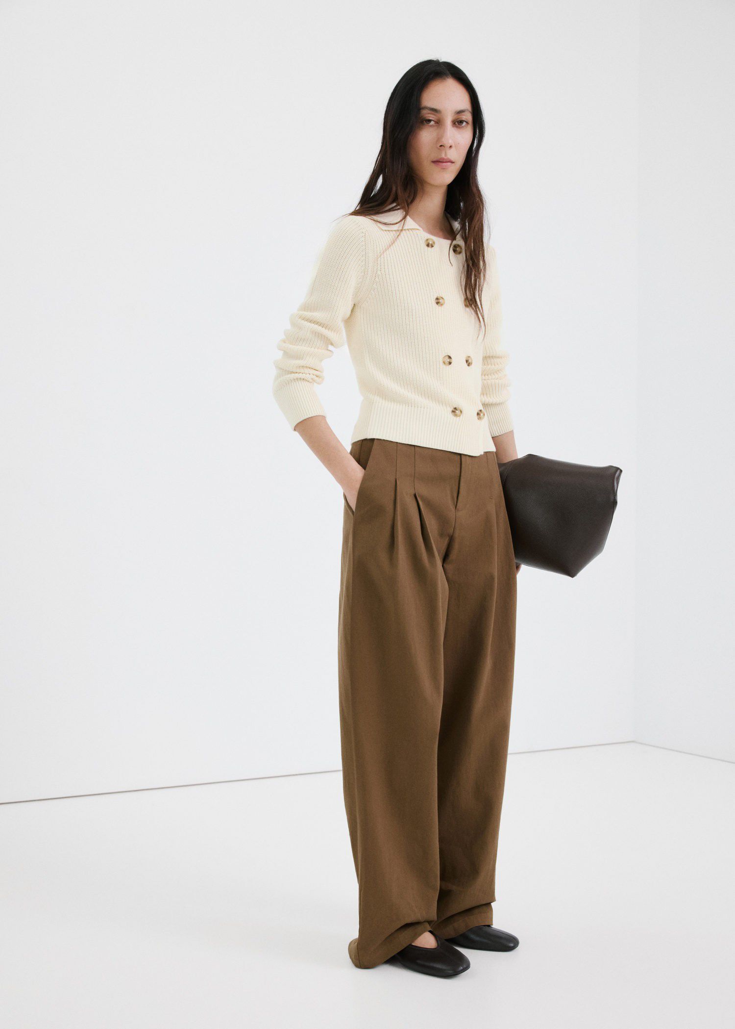 Knitted buttoned jacket