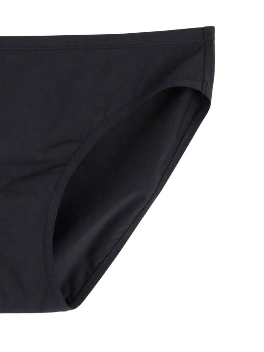 Bikinitrosor med normal midja