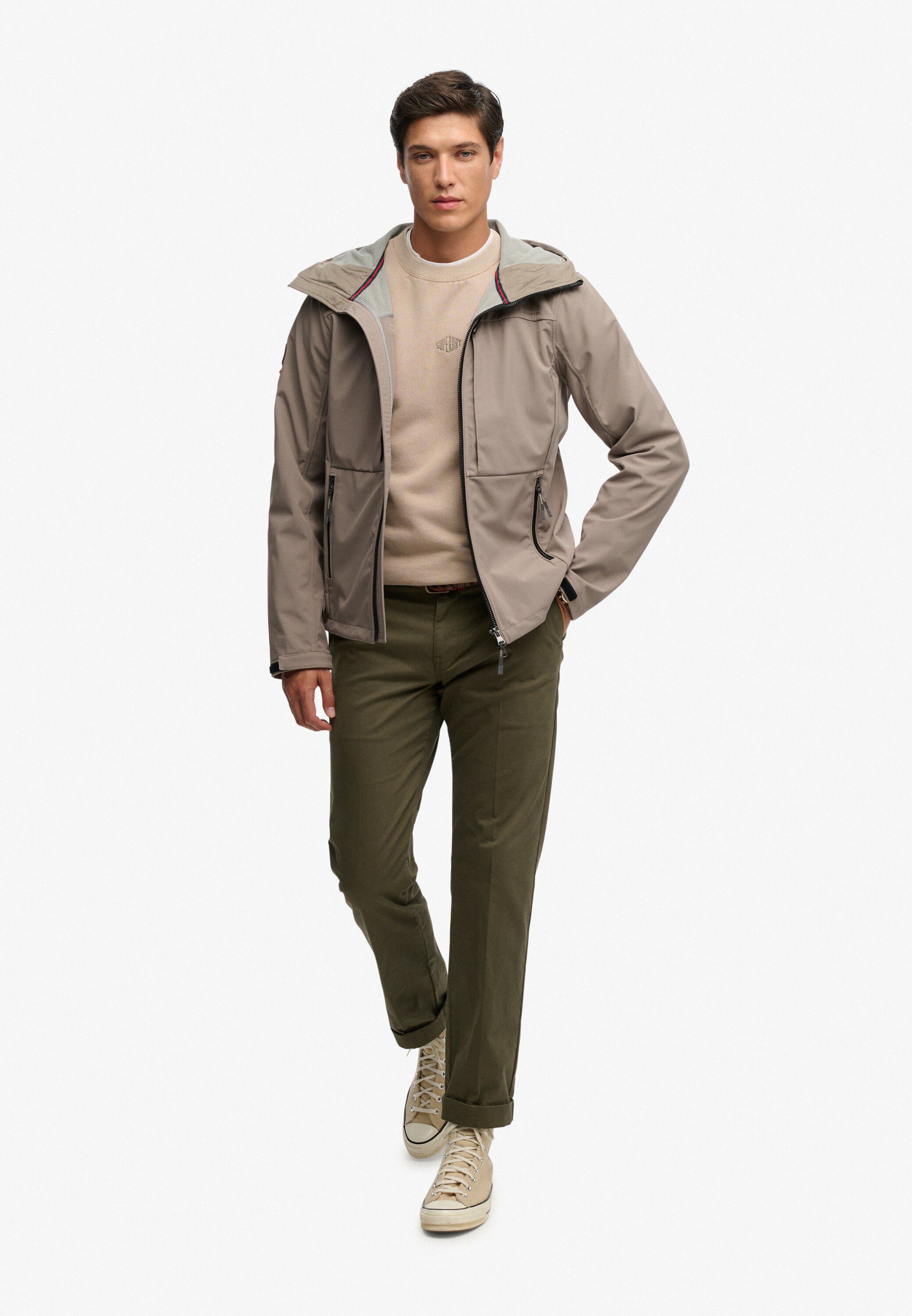 HOODED SOFTSHELL TREKKER JKT