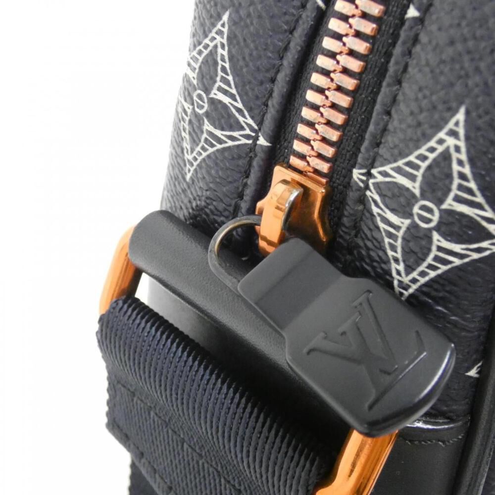 Louis Vuitton Shoulder Bags