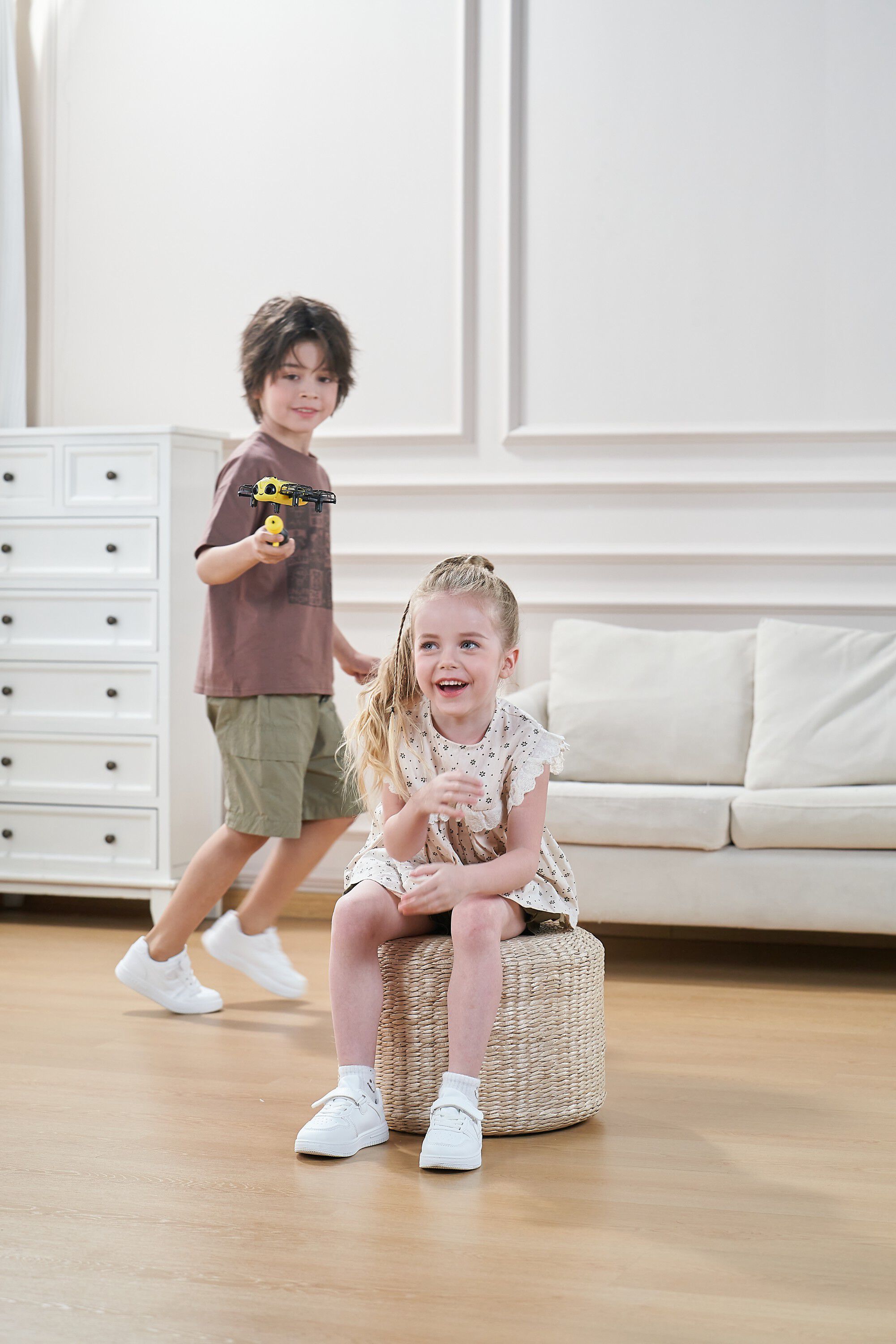 REVOLT Follow me Bee RC