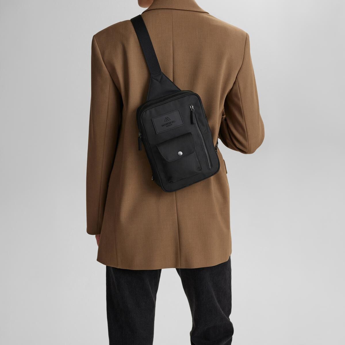 Darlambg One Shoulder. , Mono.