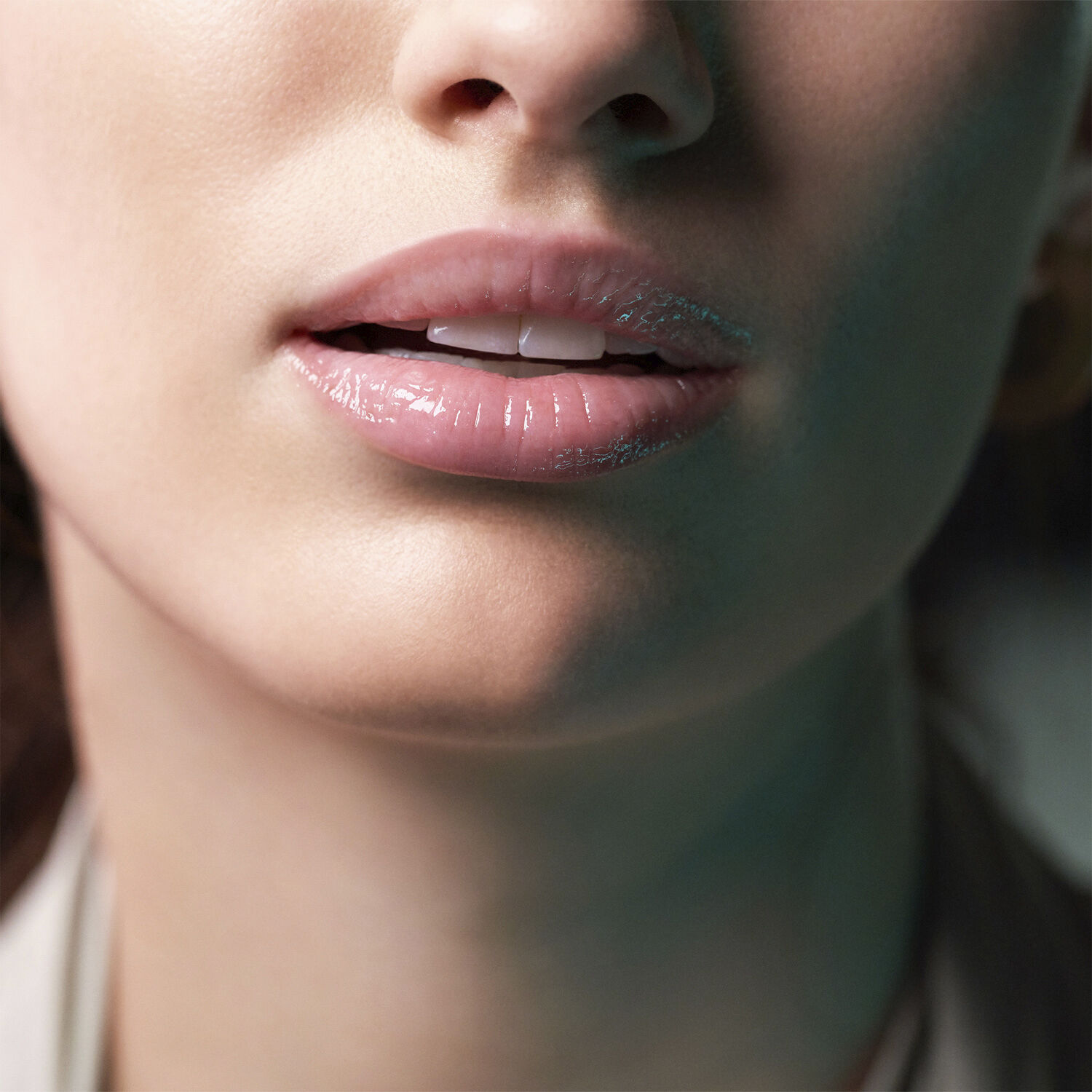 The Lip Volumizer Gloss Sheer Glow