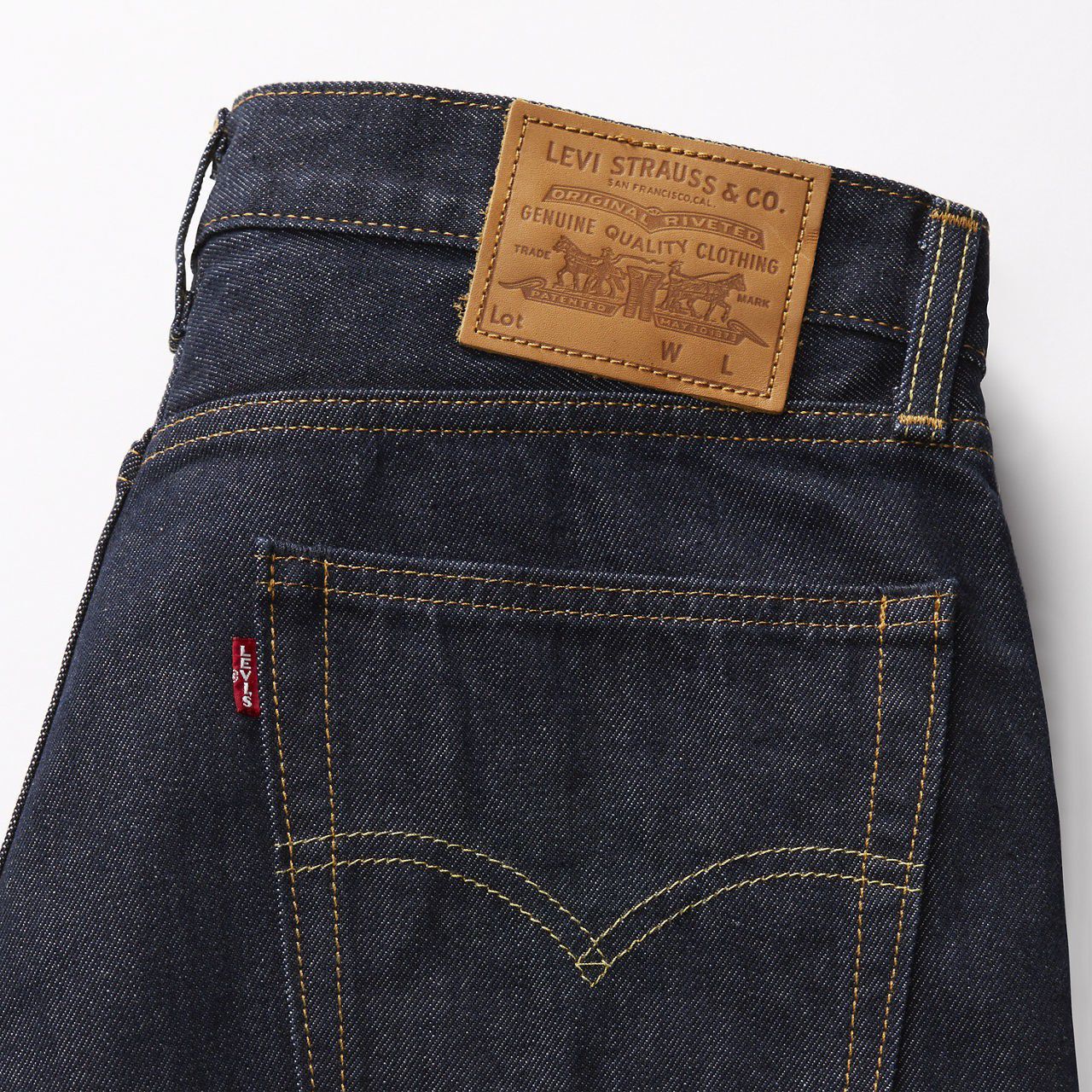 555� Relaxed Straight Jeans