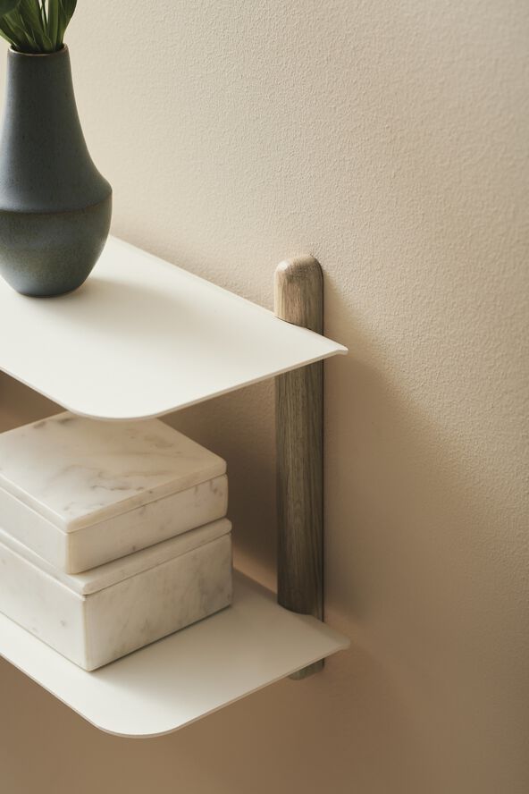 Nivo hylde F lys eg/ hvid