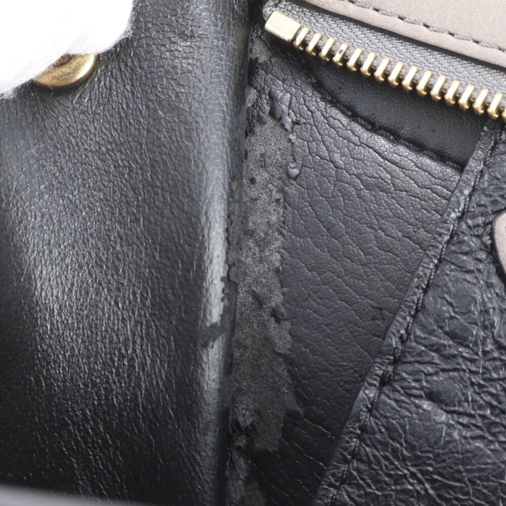 C&eacute;line Trapeze