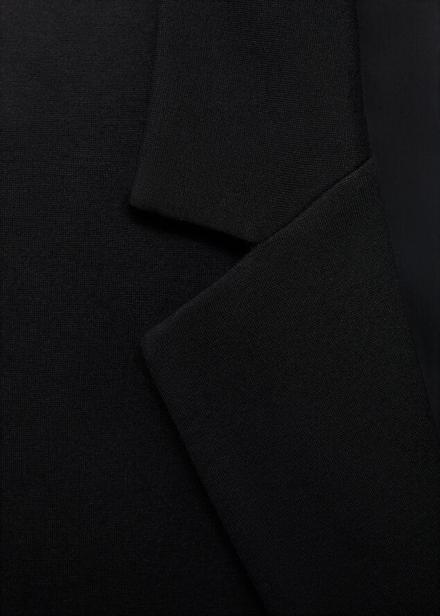 Fitted suit jacket