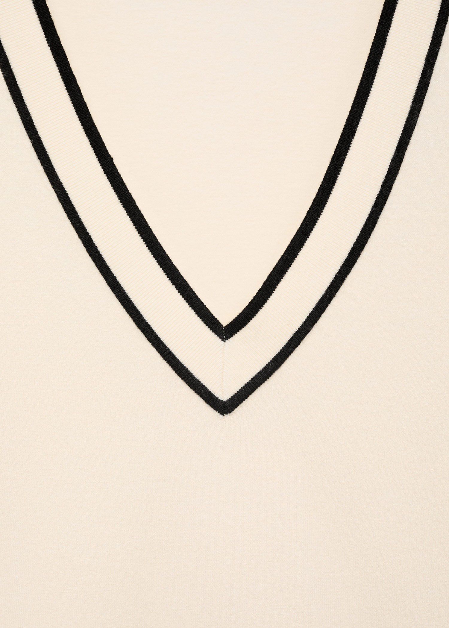 Contrasting V-neck sweater