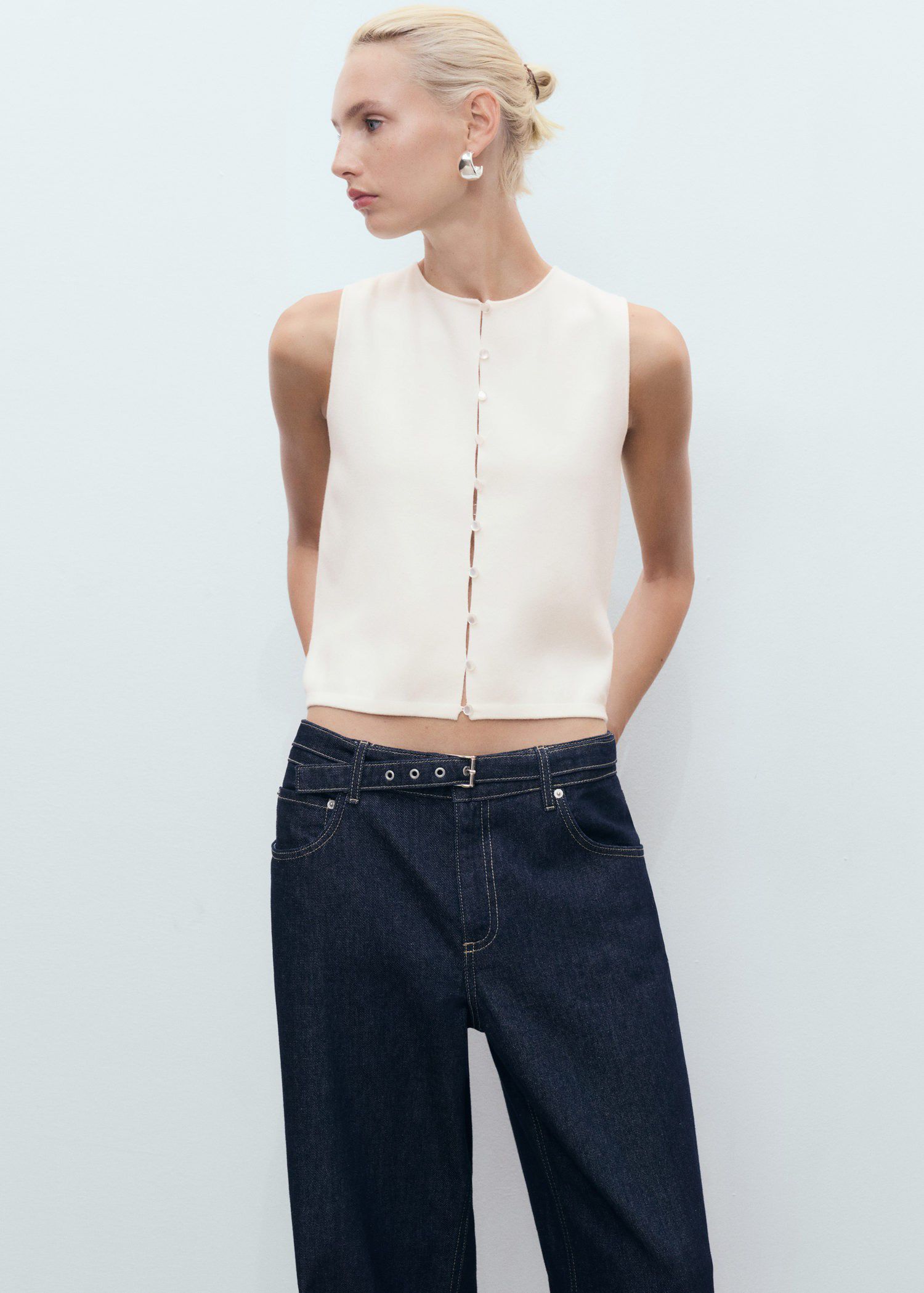 Fine-knit waistcoat with buttons