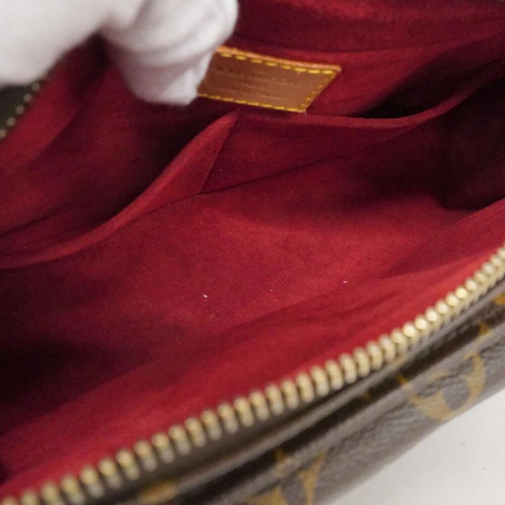 Louis Vuitton Shoulder Bags