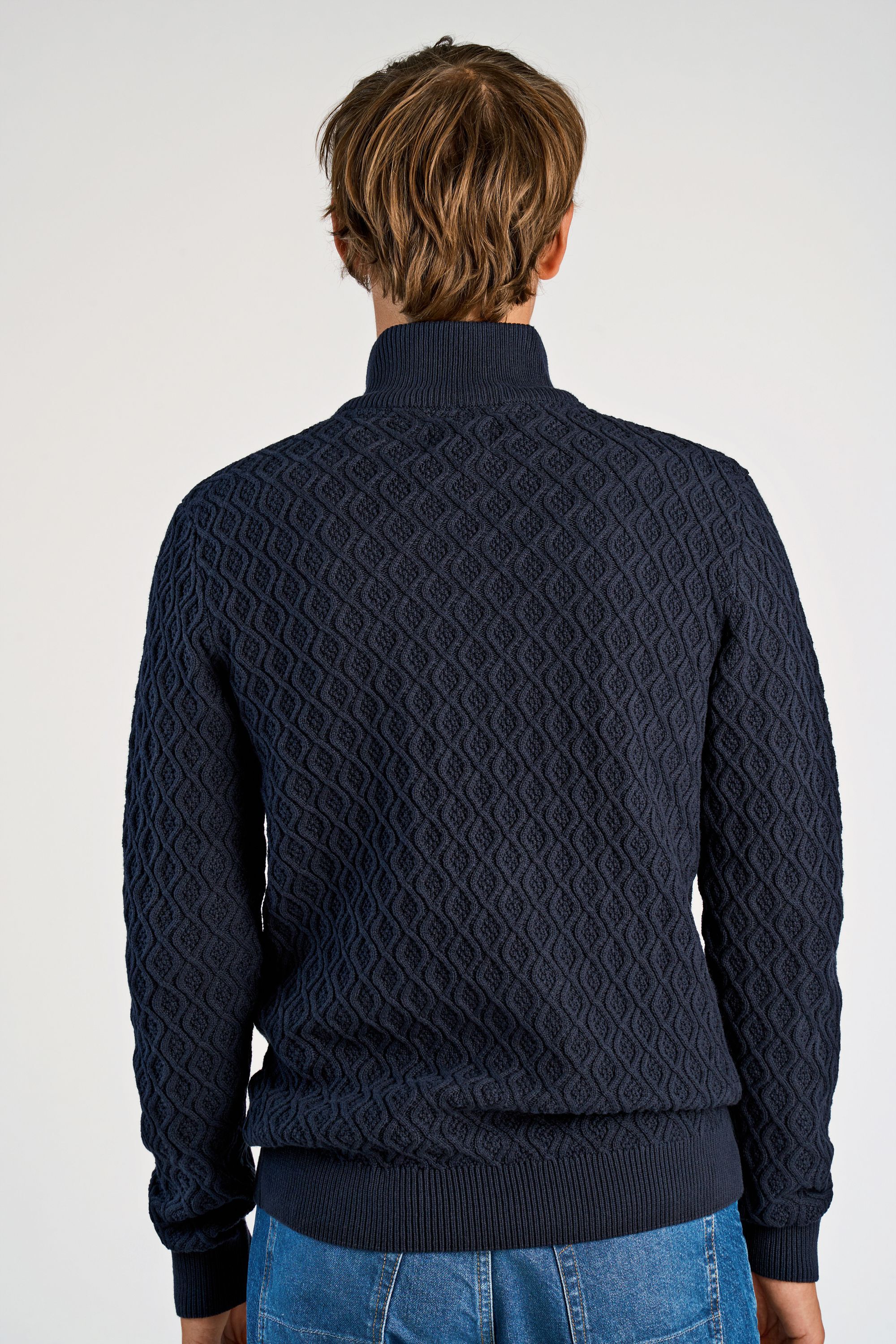 Recycle structure half zip