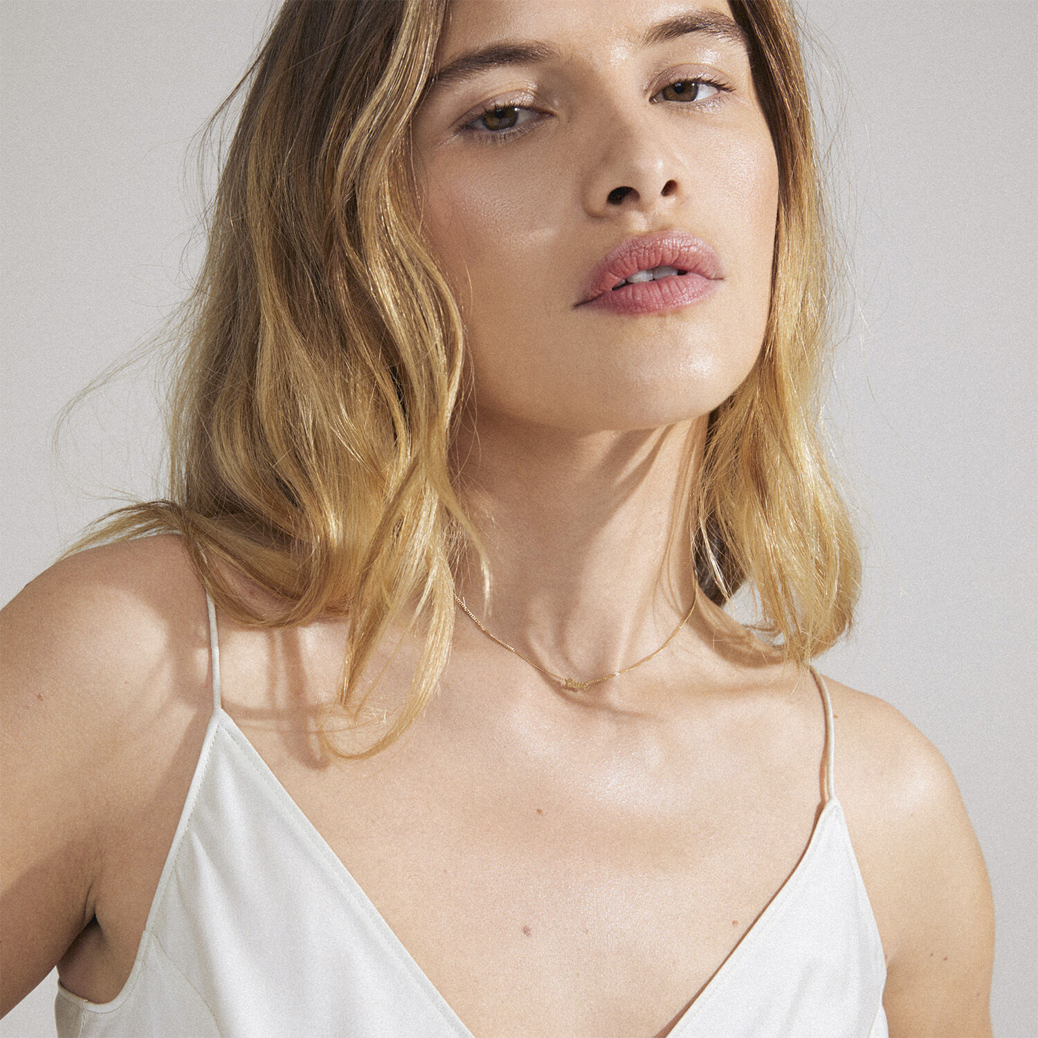 Halsk&aelig;de : Love tag : Guldbelagt