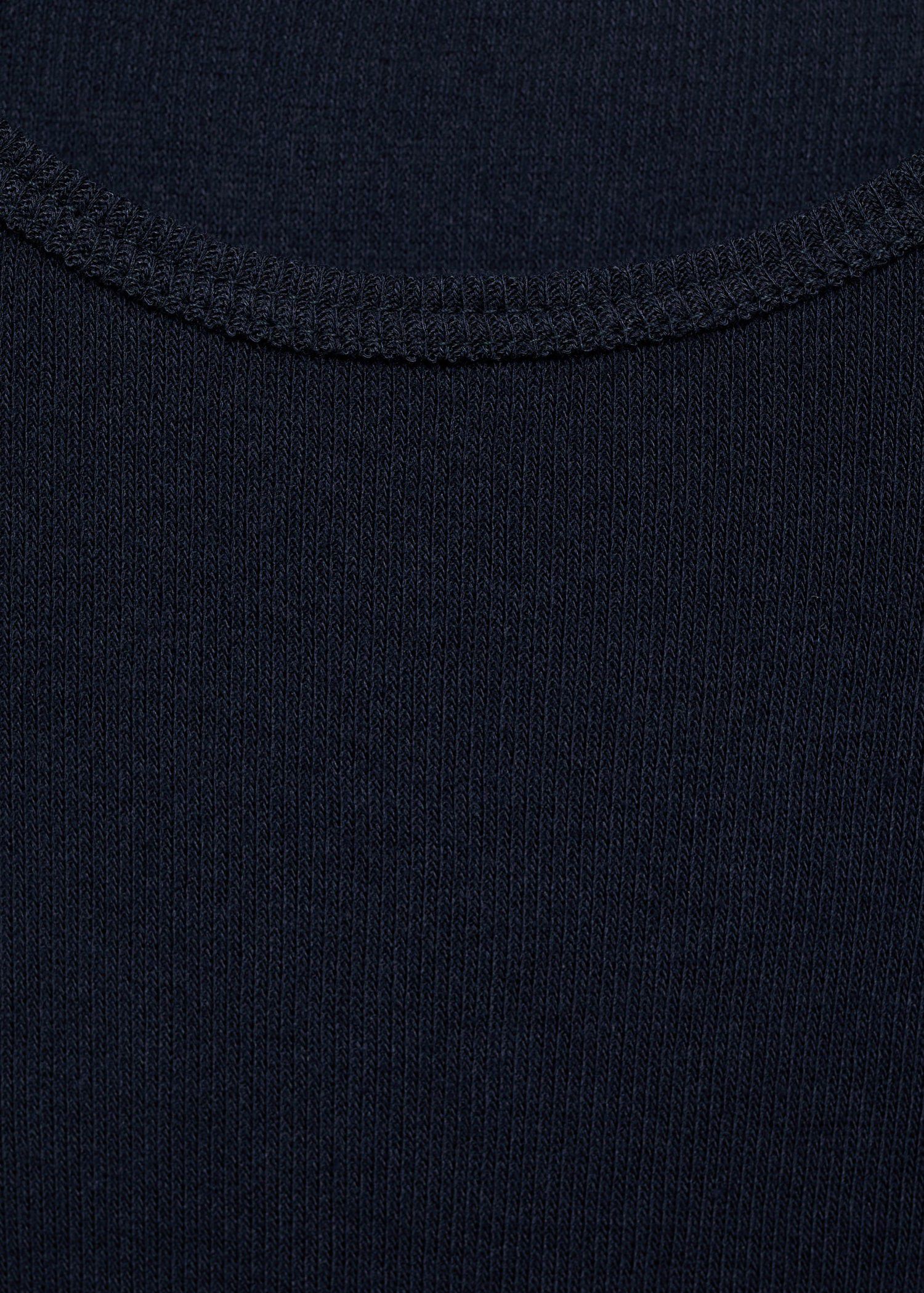 Ribbed long-sleeved t-shirt
