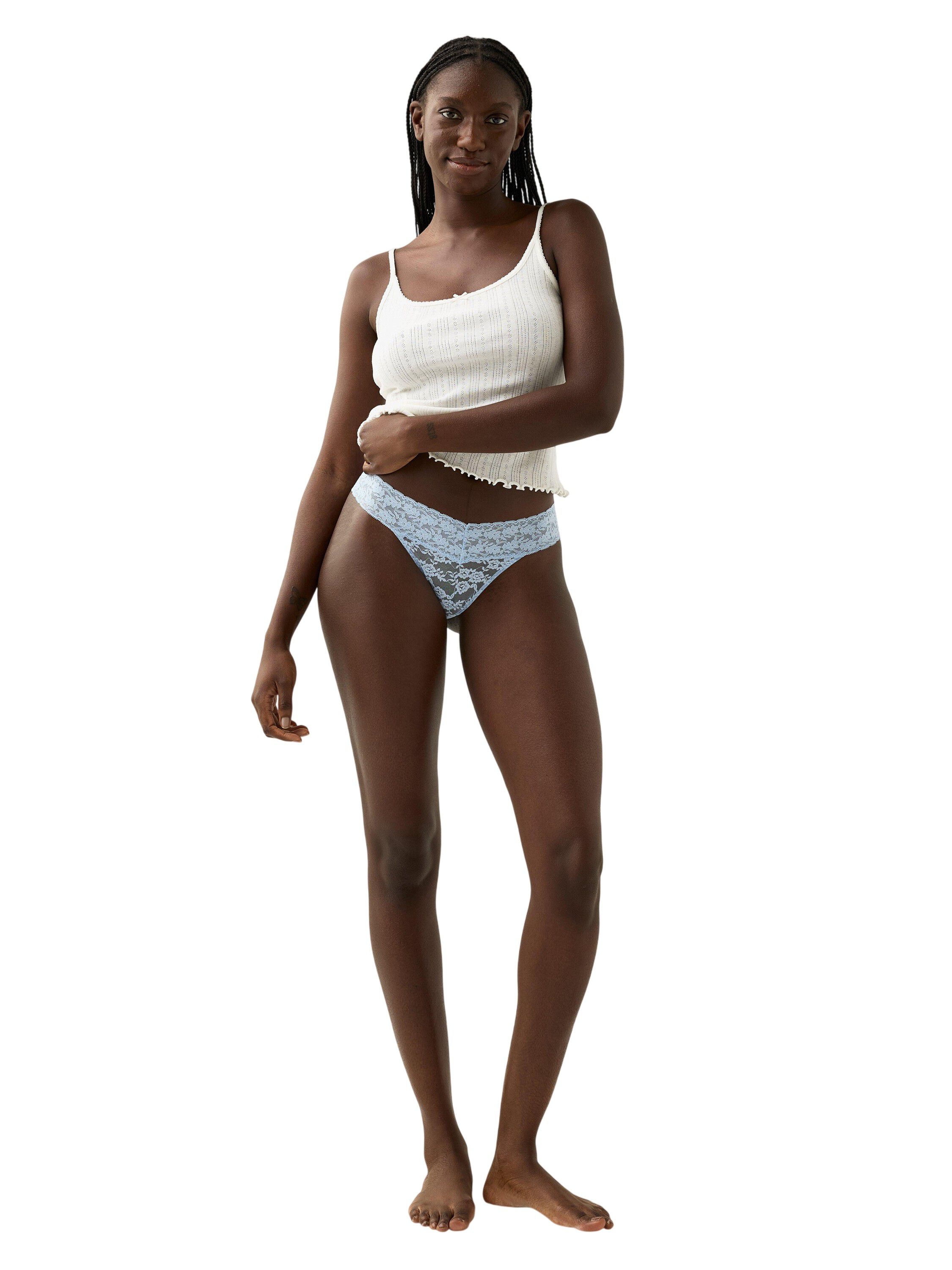 Stringtrosor i mjuk spets med l&aring;g m