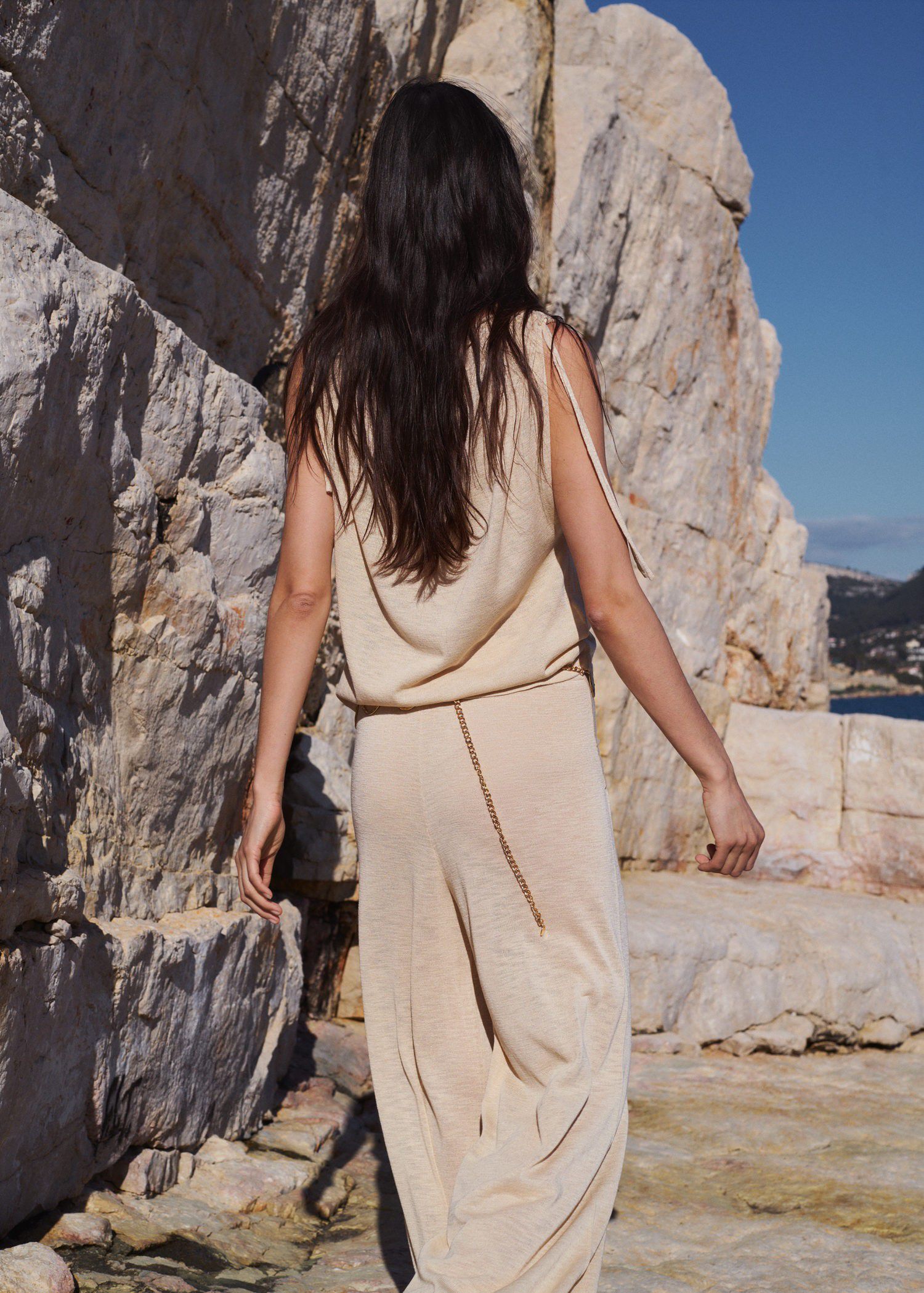 Fine knit trousers with knot detail