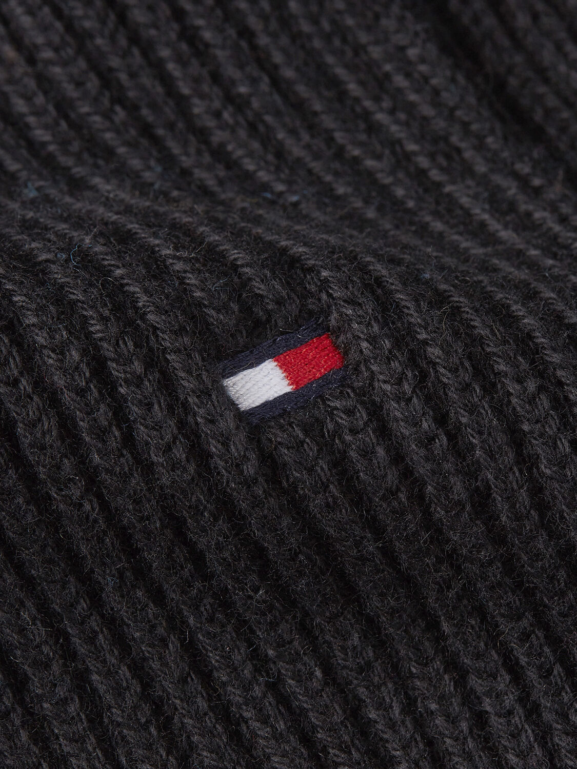 ESSENTIAL FLAG SCARF